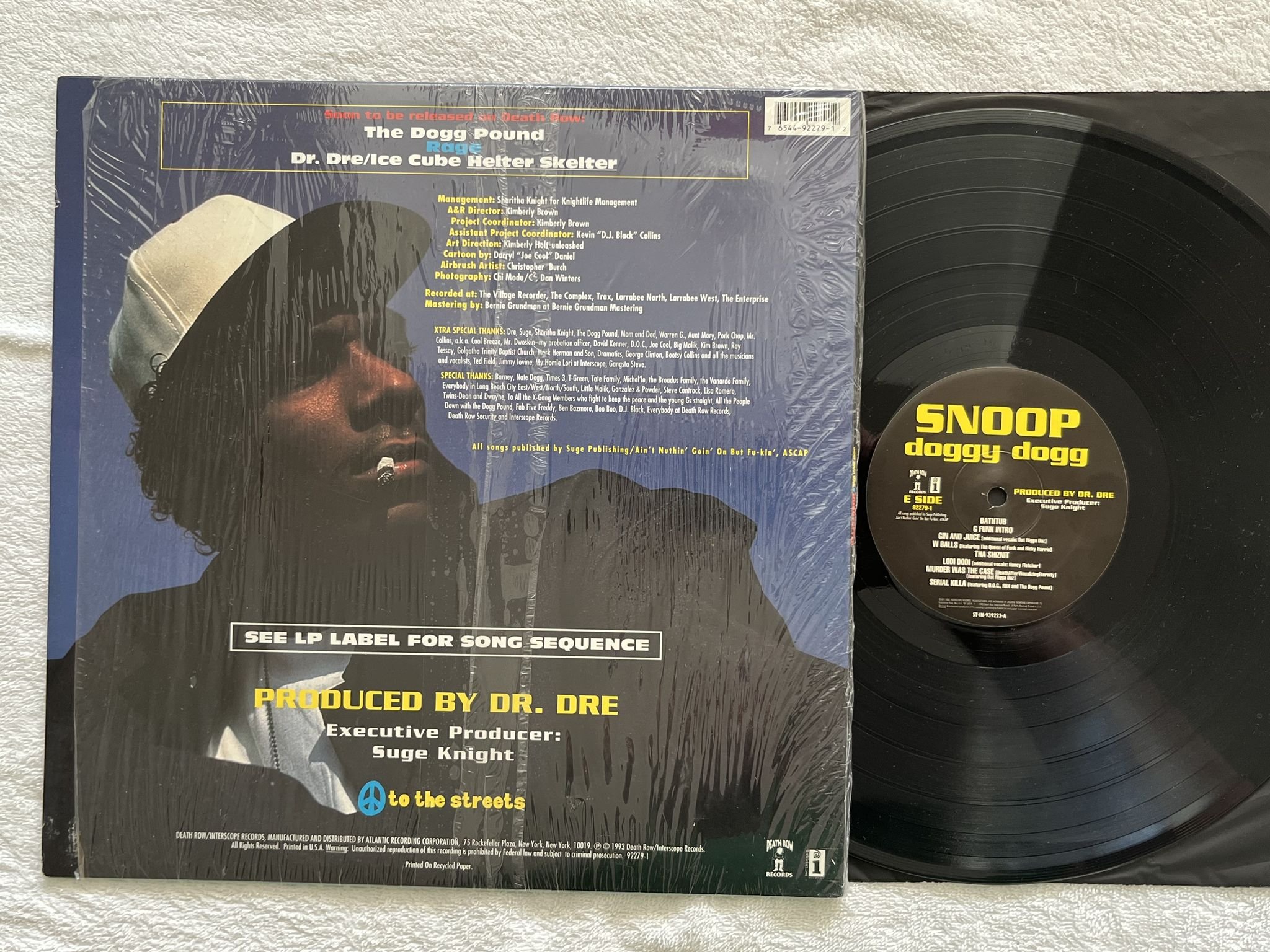 Omslagsbild för skivan SNOOP DOGGY DOGG doggystyle LP -93 US DEATH ROW 92279-1 ** Gz Up, Hoes Down **