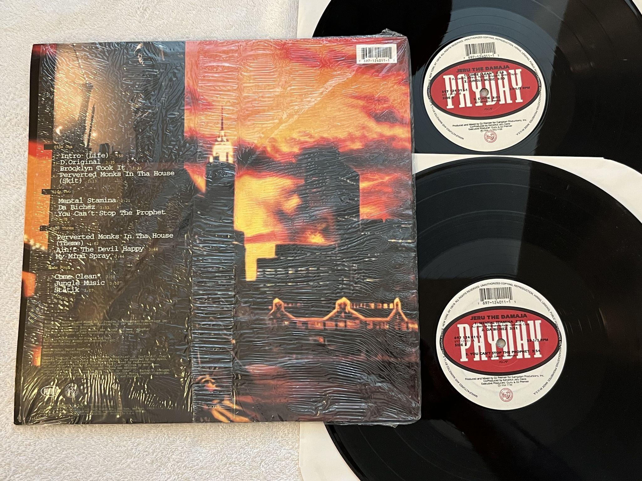 Omslagsbild för skivan JERU THE DAMAJA the sun rises the east 2xLP -94 US PAYDAY 697-124-011-1