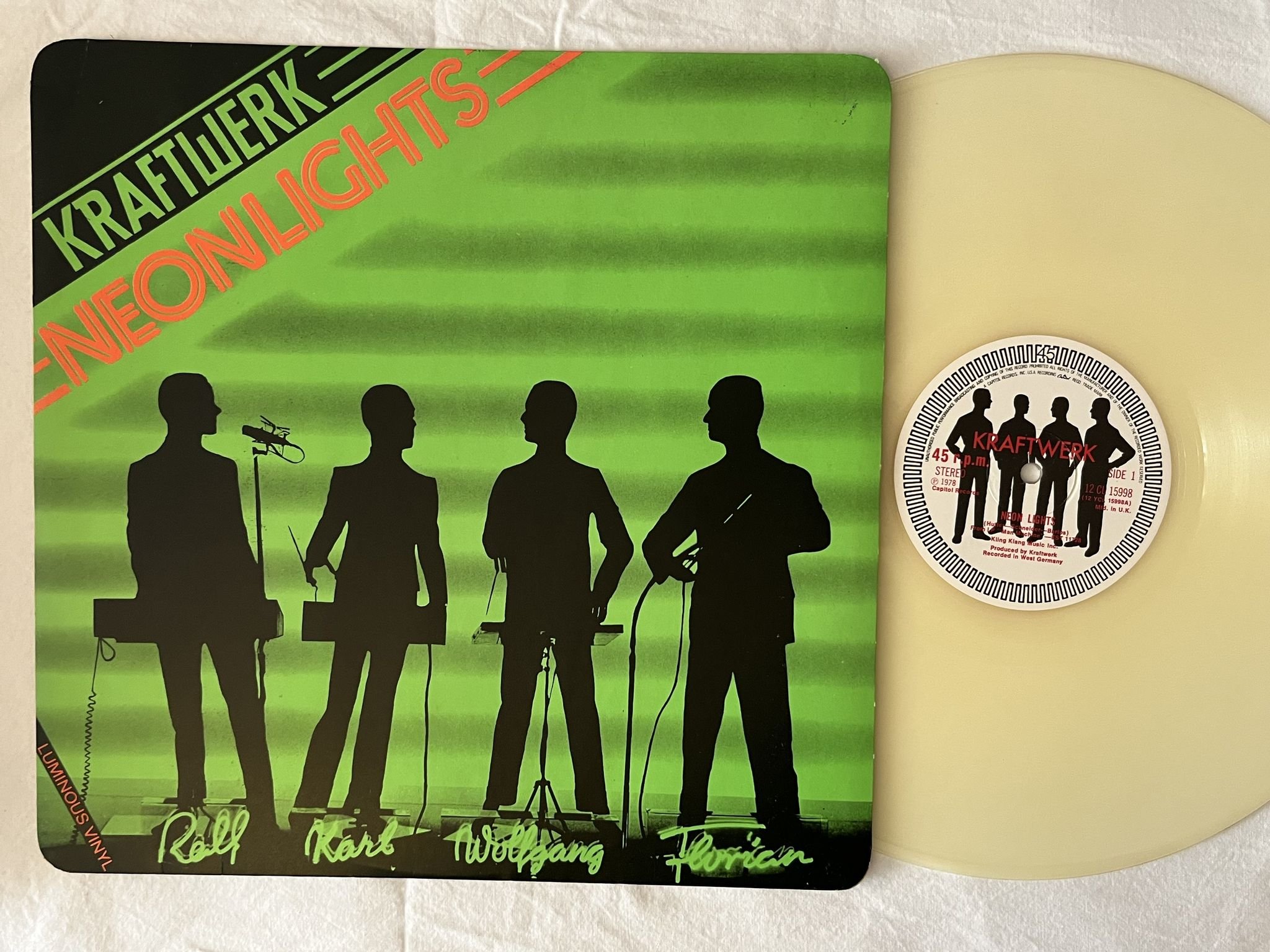 Omslagsbild för skivan KRAFTWERK neonlights 12" UK -78 CAPITOL 12CL 15998 ** Luminous vinyl **