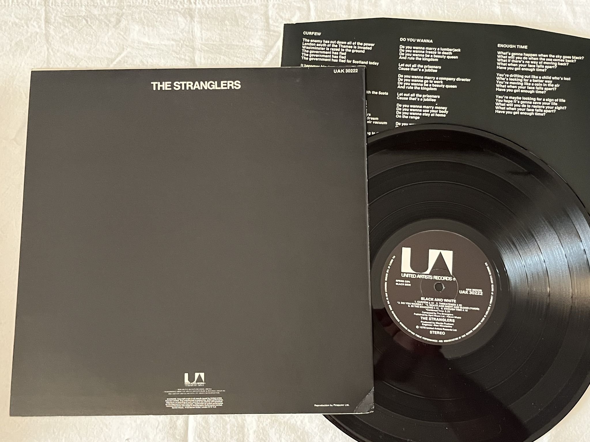 Omslagsbild för skivan THE STRANGLERS black & white LP + 7"single -78 UK united artists UAG 30222