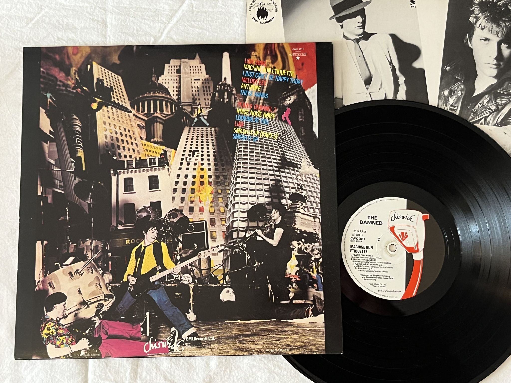 Omslagsbild för skivan THE DAMNED Machine Gun Etiquette LP -79 UK CHISWICK CWK 3011 *** PUNK ROCK ***