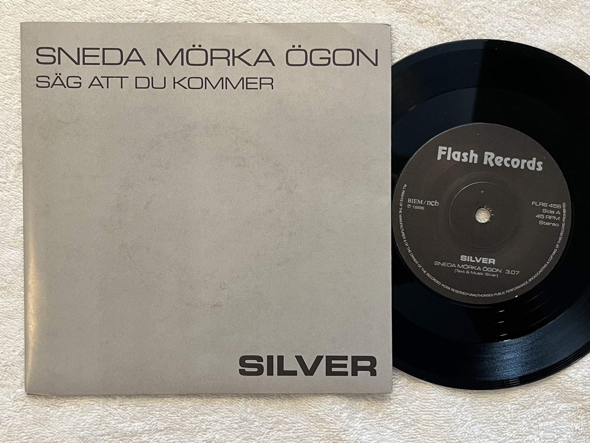 Omslagsbild för skivan SILVER sneda mörka ögon 7" -86 FLASH RECORDS FLRS 456 ** Italo / synth-pop **