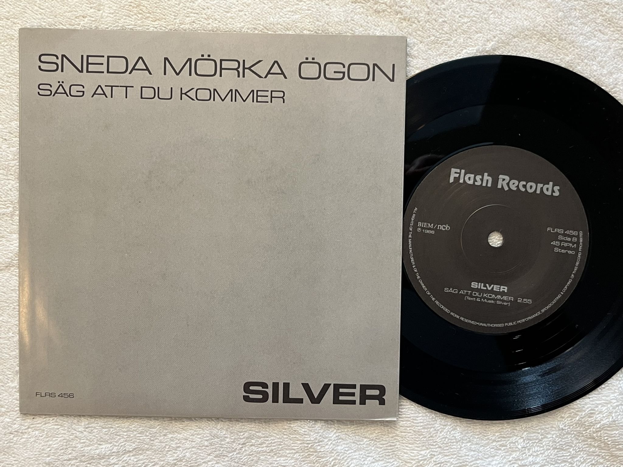 Omslagsbild för skivan SILVER sneda mörka ögon 7" -86 FLASH RECORDS FLRS 456 ** Italo / synth-pop **