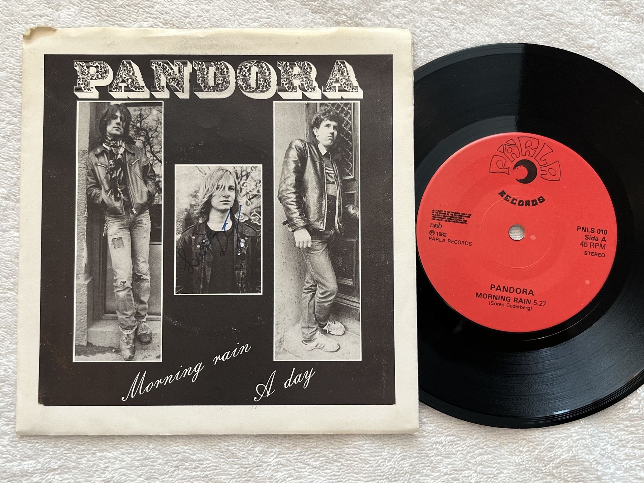 Omslagsbild för skivan PANDORA morning rain 7" -82 Swe PÄRLA PNLS 010