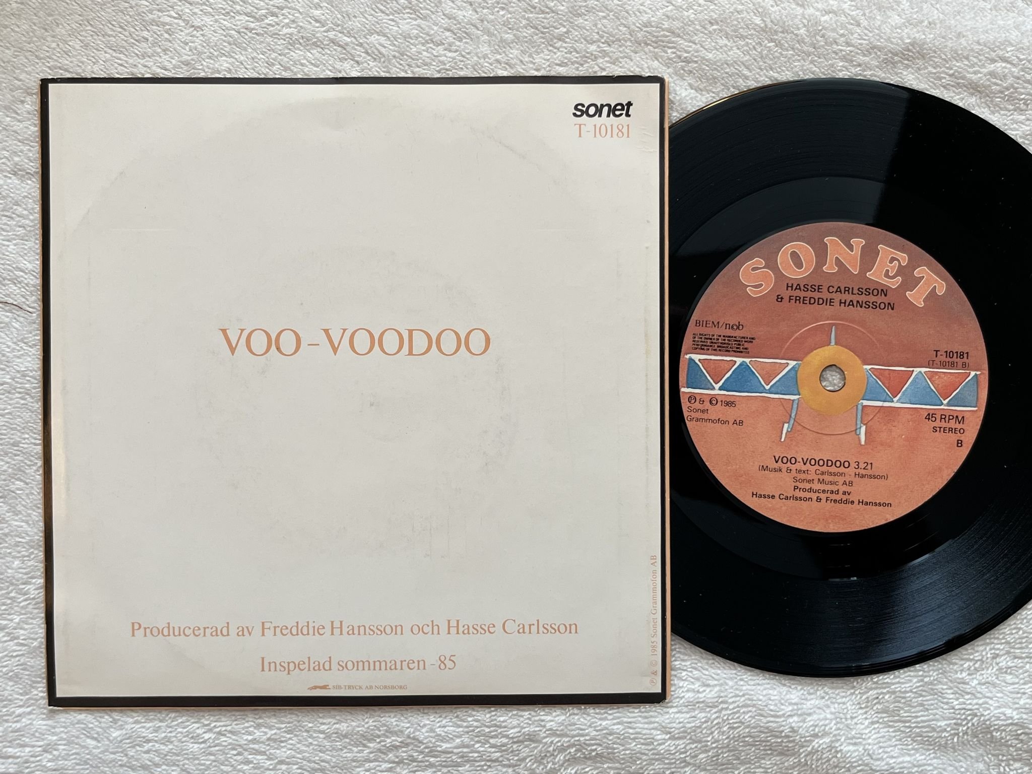 Omslagsbild för skivan HASSE CARLSSON / FREDDIE HANSSON natt efter natt 7" -85 SONET T-10181 * RARE *