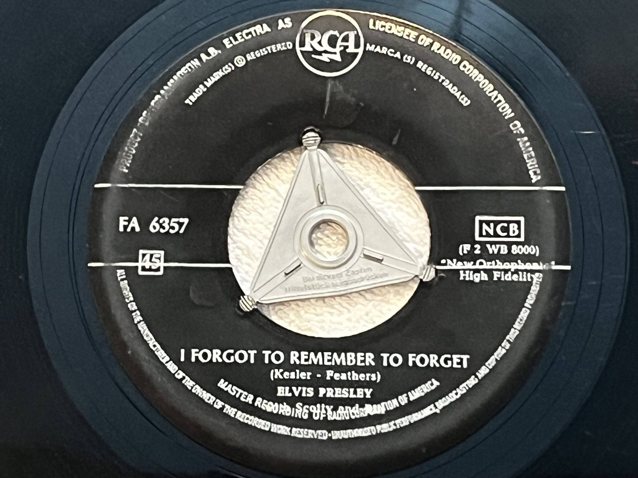 Omslagsbild för skivan ELVIS PRESLEY mystery train 7" -56 Ger RCA FA 6357 ** RARE ELEKTRA PRESS **