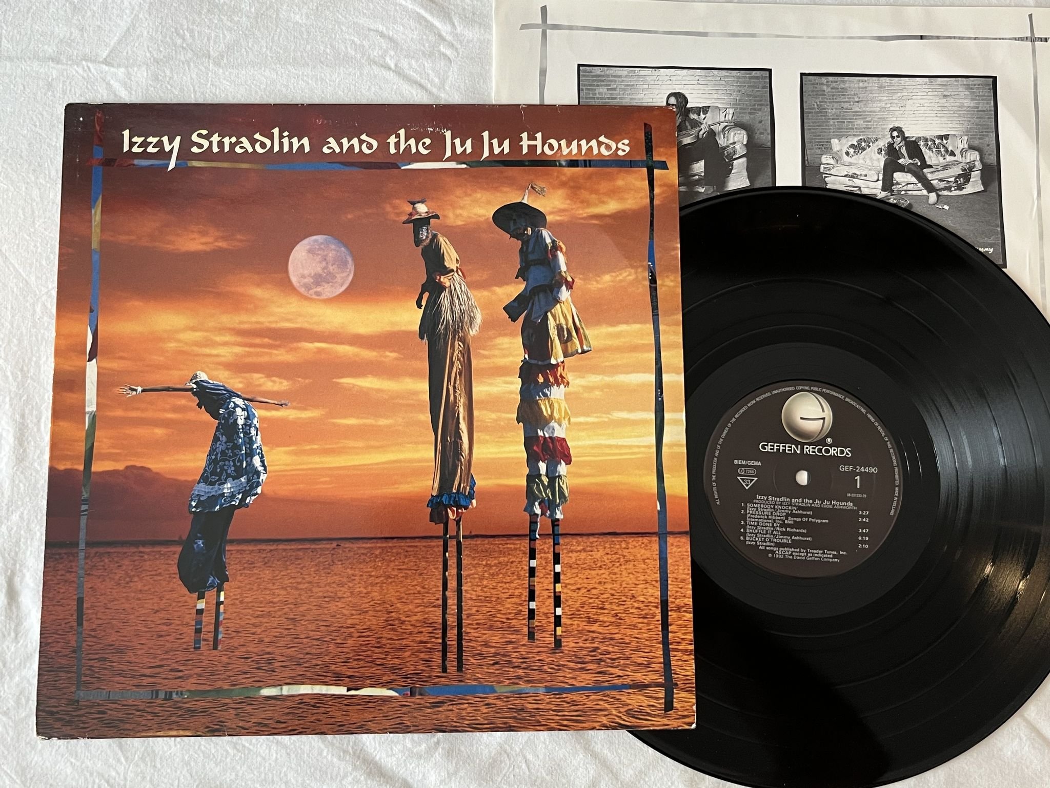 Omslagsbild för skivan Izzy Stradlin And The Ju Ju Hounds - s/t LP -92 Hol GEFFEN GEF24490