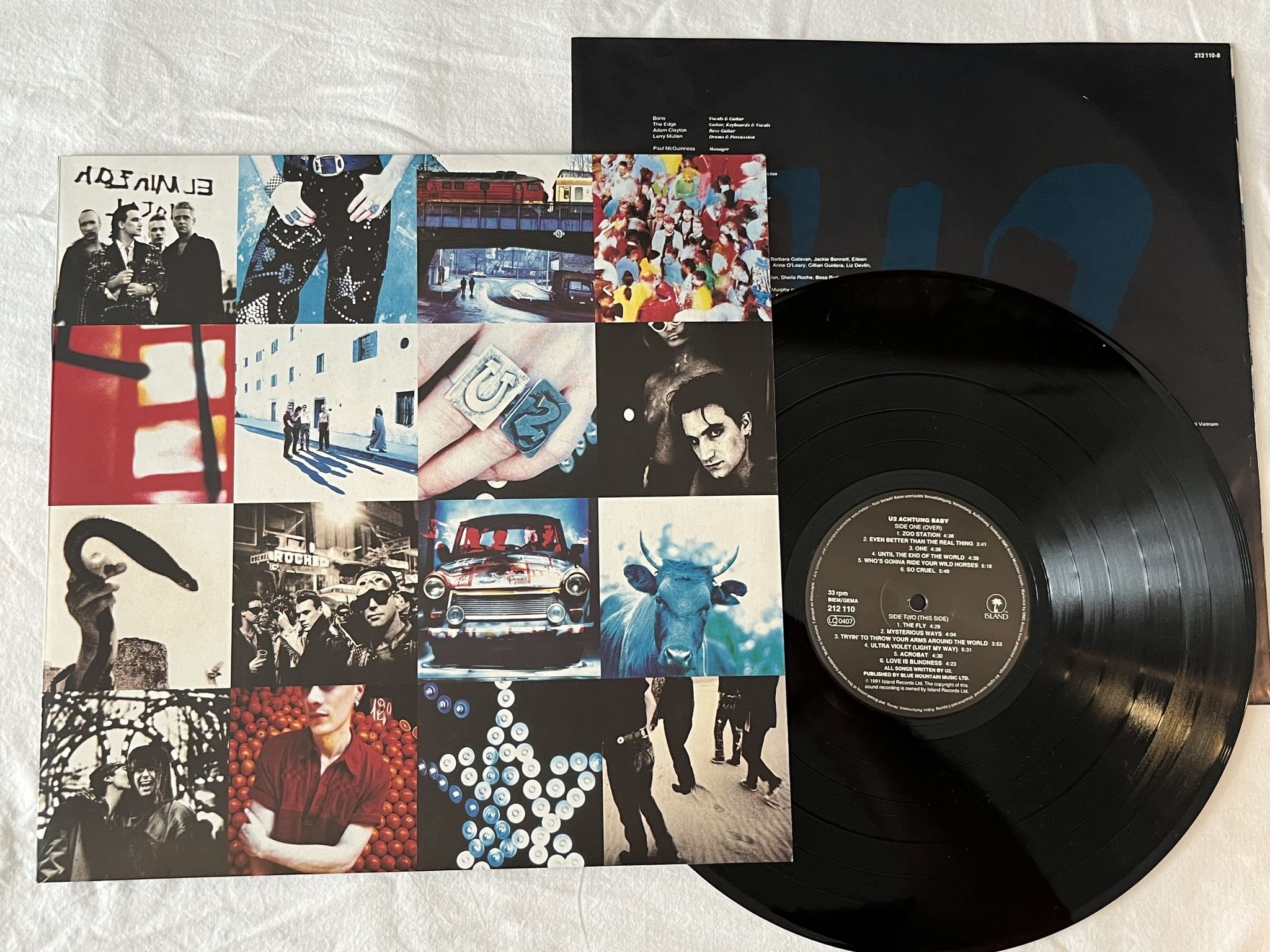 Omslagsbild för skivan U2 achtung baby LP -91 ISLAND 212110 ** LOVE IS BLINDNESS **