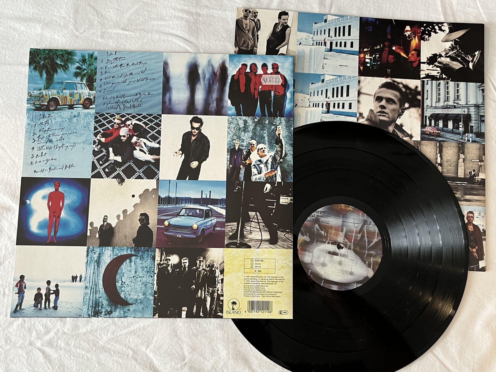 Omslagsbild för skivan U2 achtung baby LP -91 ISLAND 212110 ** LOVE IS BLINDNESS **