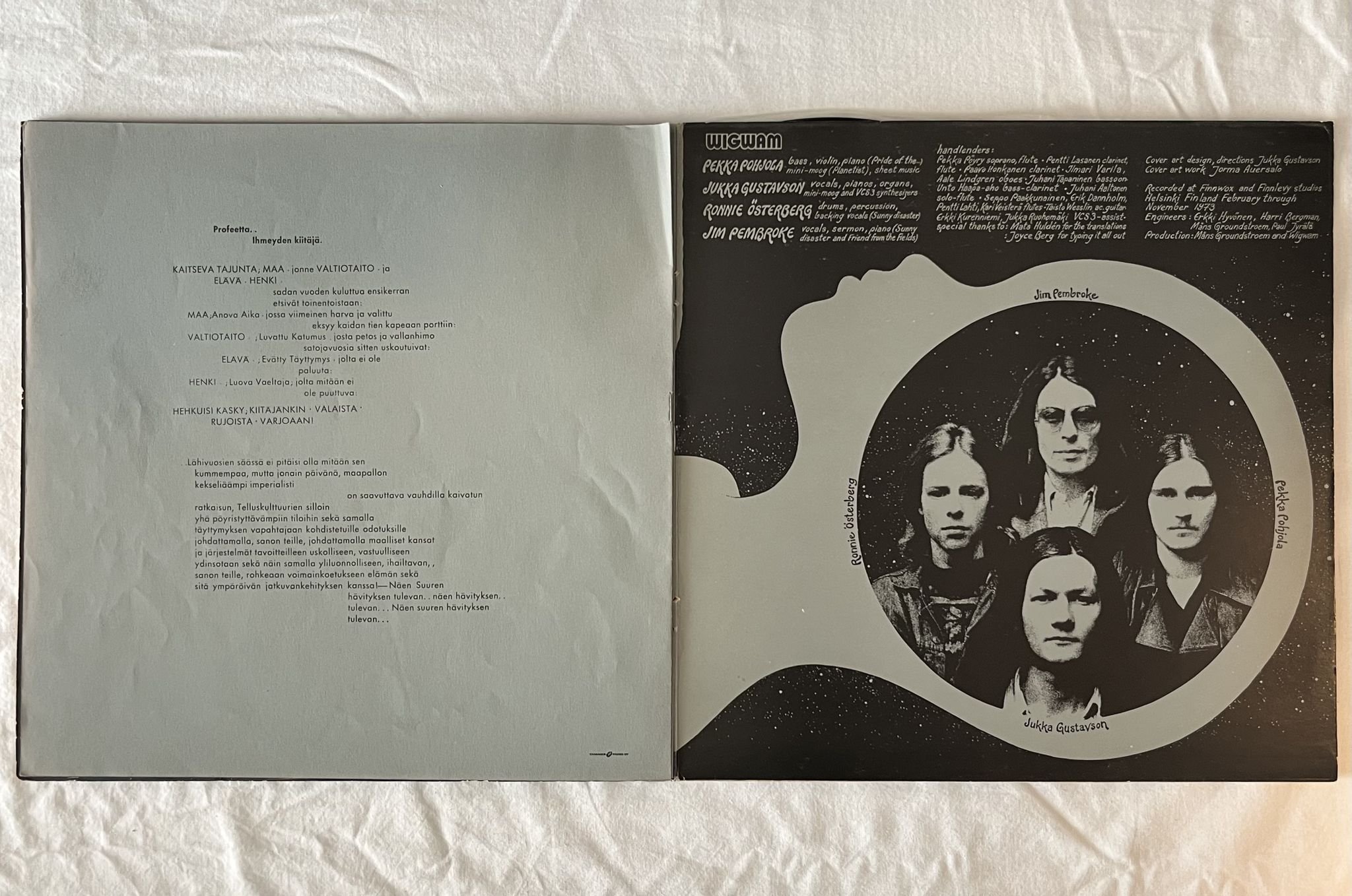 Omslagsbild för skivan WIGWAM being LP -74 Fin LOVE RECORDS LRLP 92 *** Progressive rock ***