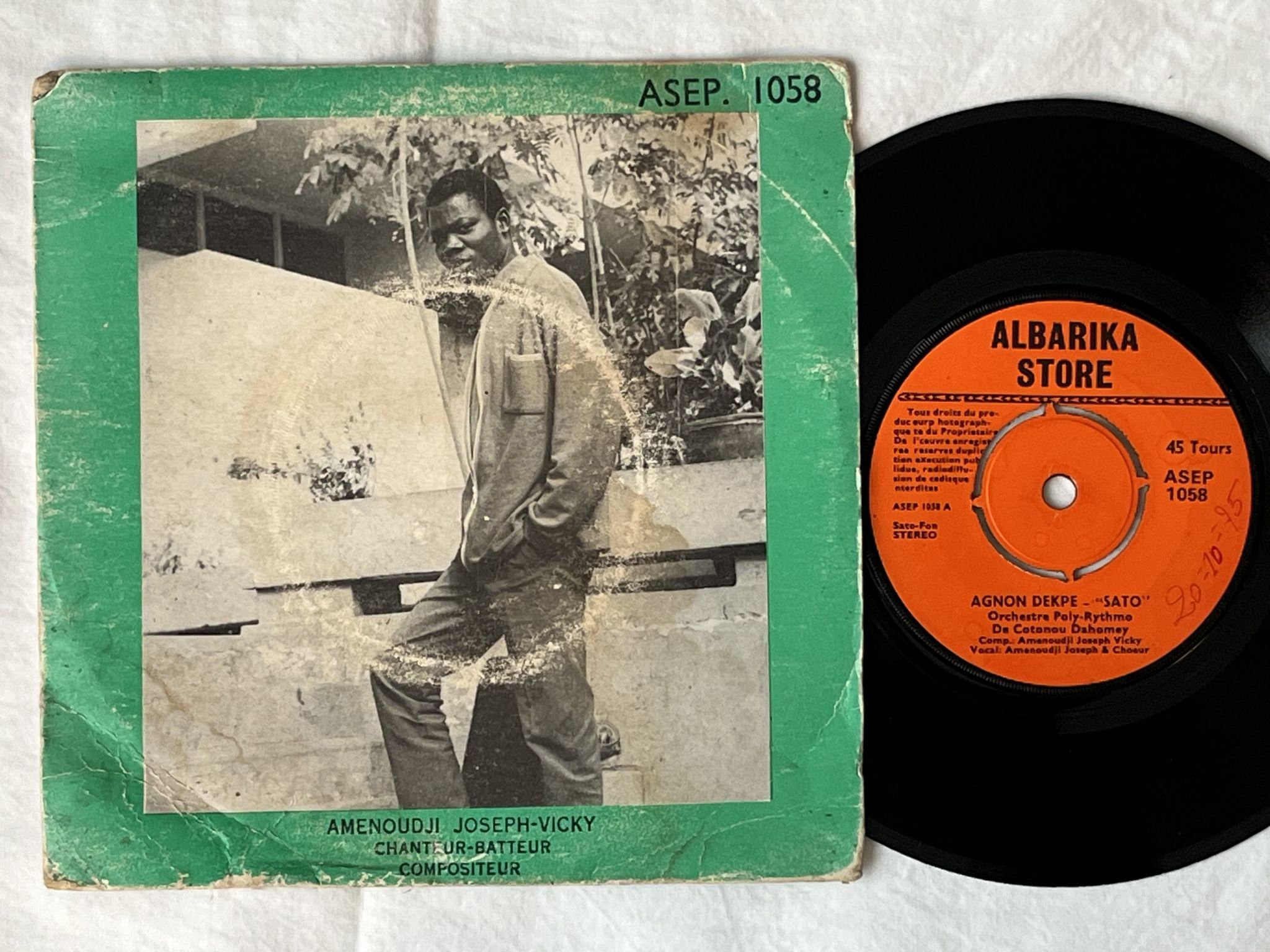 Omslagsbild för skivan Orchestre Poly-Rythmo De Cotonou Dahomey - agnon dekpe 7" ASEP 1058 * Afrobeat