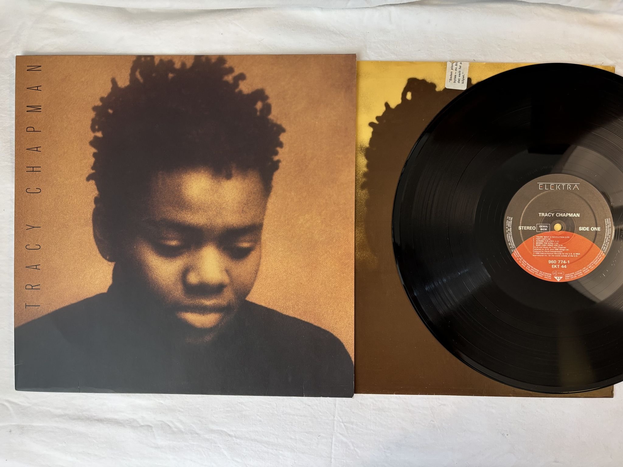 Omslagsbild för skivan TRACY CHAPMAN s/t LP -88 ELEKTRA 960 774-1 *** FAST CAR ***