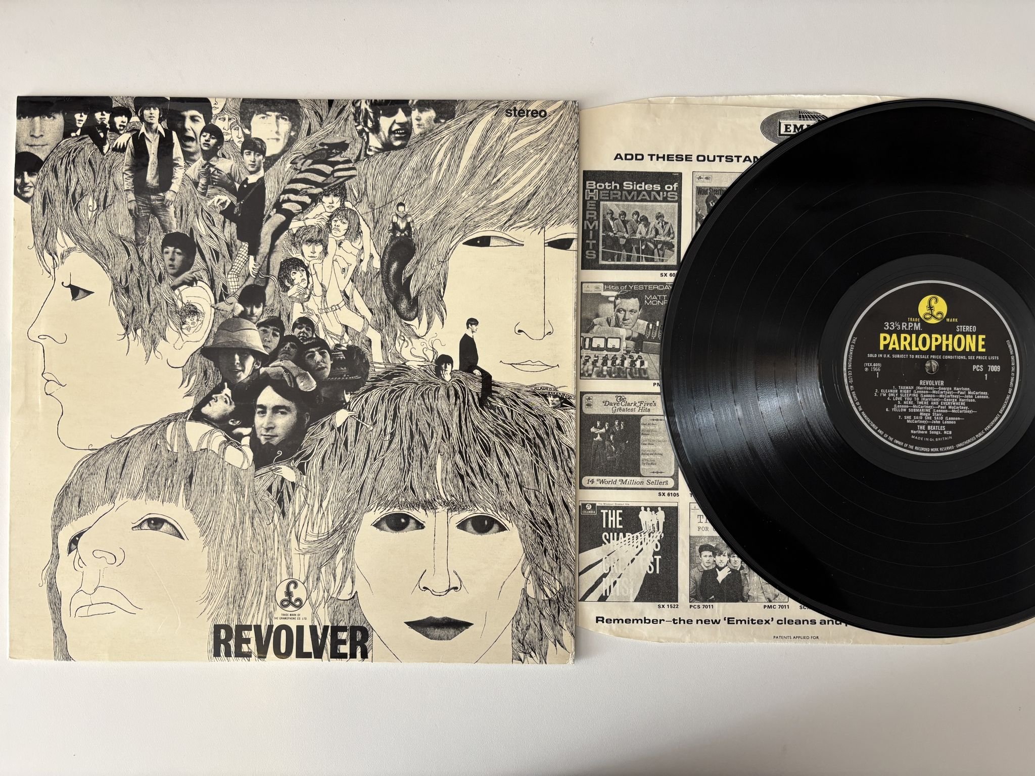 Omslagsbild för skivan THE BEATLES revolver LP -66 UK PARLOPHONE PCS 7009