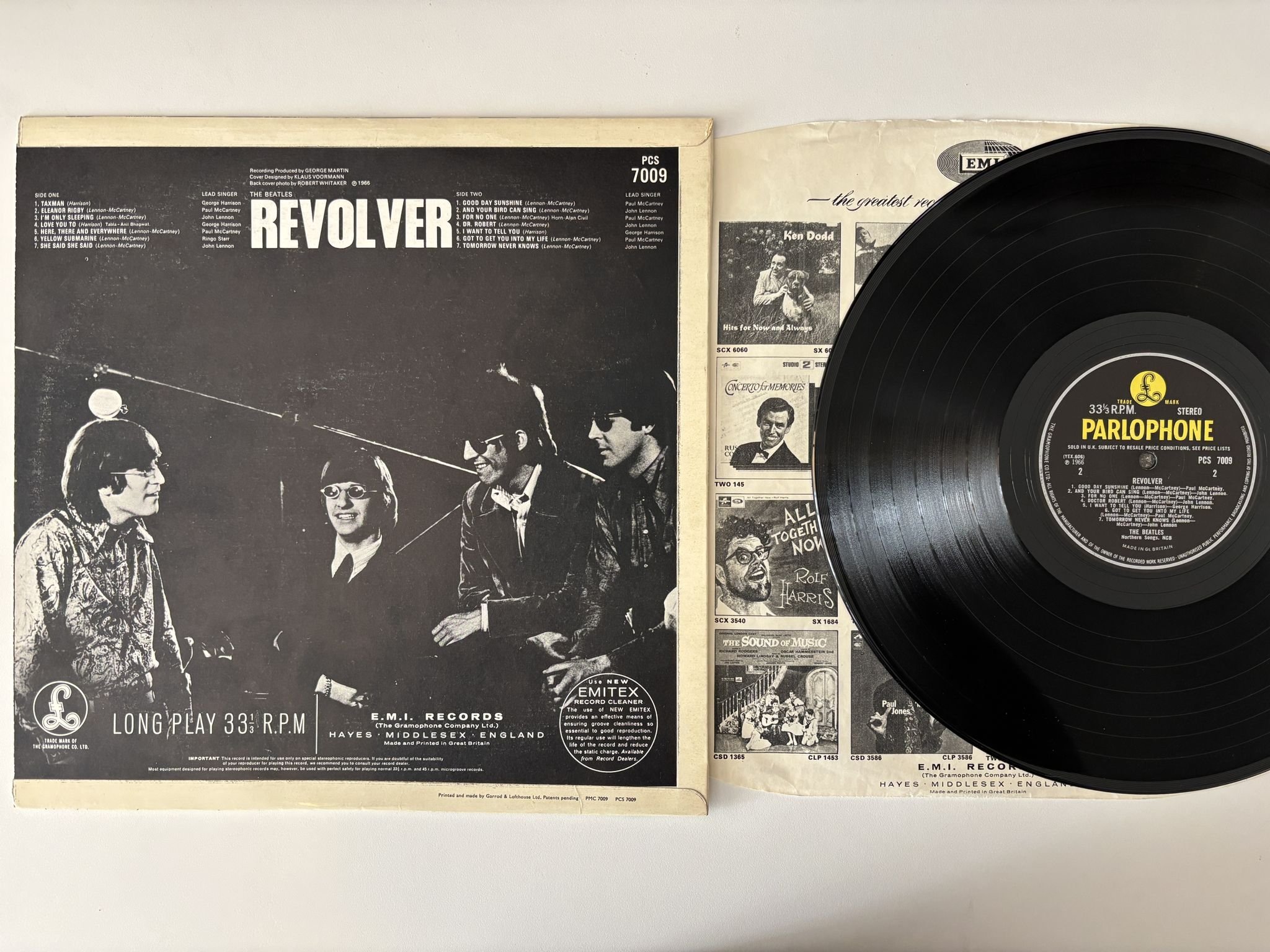 Omslagsbild för skivan THE BEATLES revolver LP -66 UK PARLOPHONE PCS 7009
