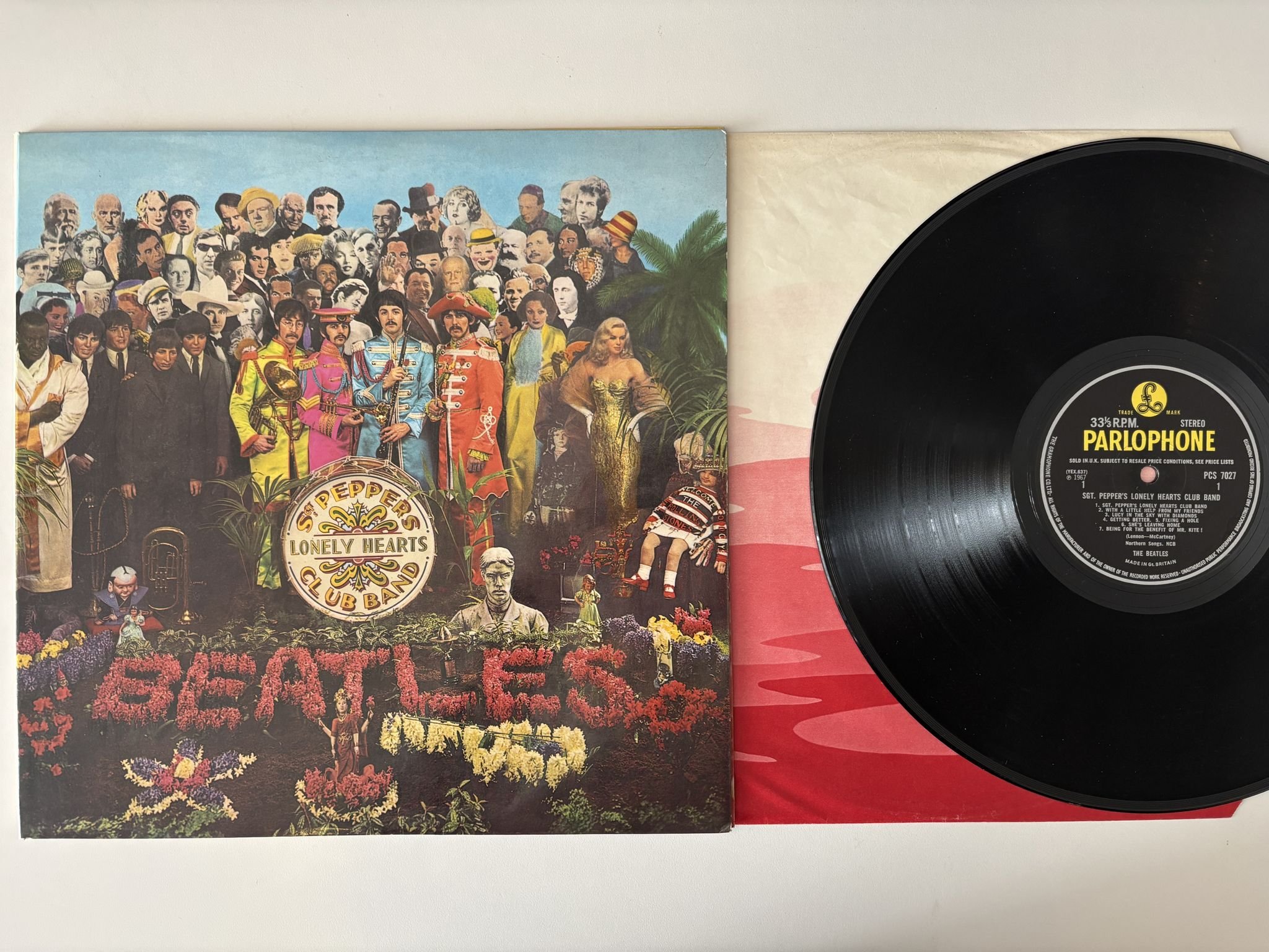 Omslagsbild för skivan THE BEATLES Sgt Peppers lonely hearts club band LP -67 UK PARLOPHONE PCS 7027