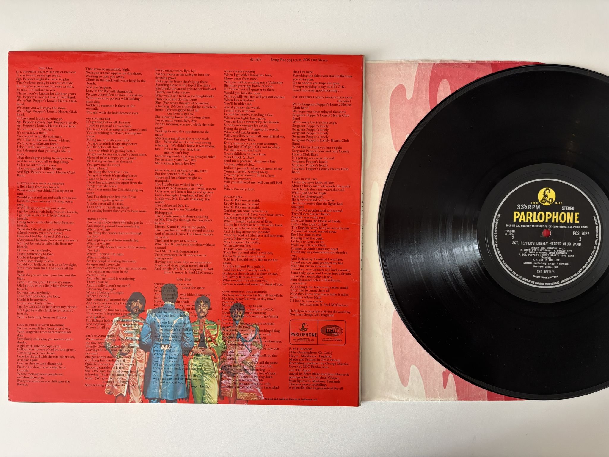 Omslagsbild för skivan THE BEATLES Sgt Peppers lonely hearts club band LP -67 UK PARLOPHONE PCS 7027