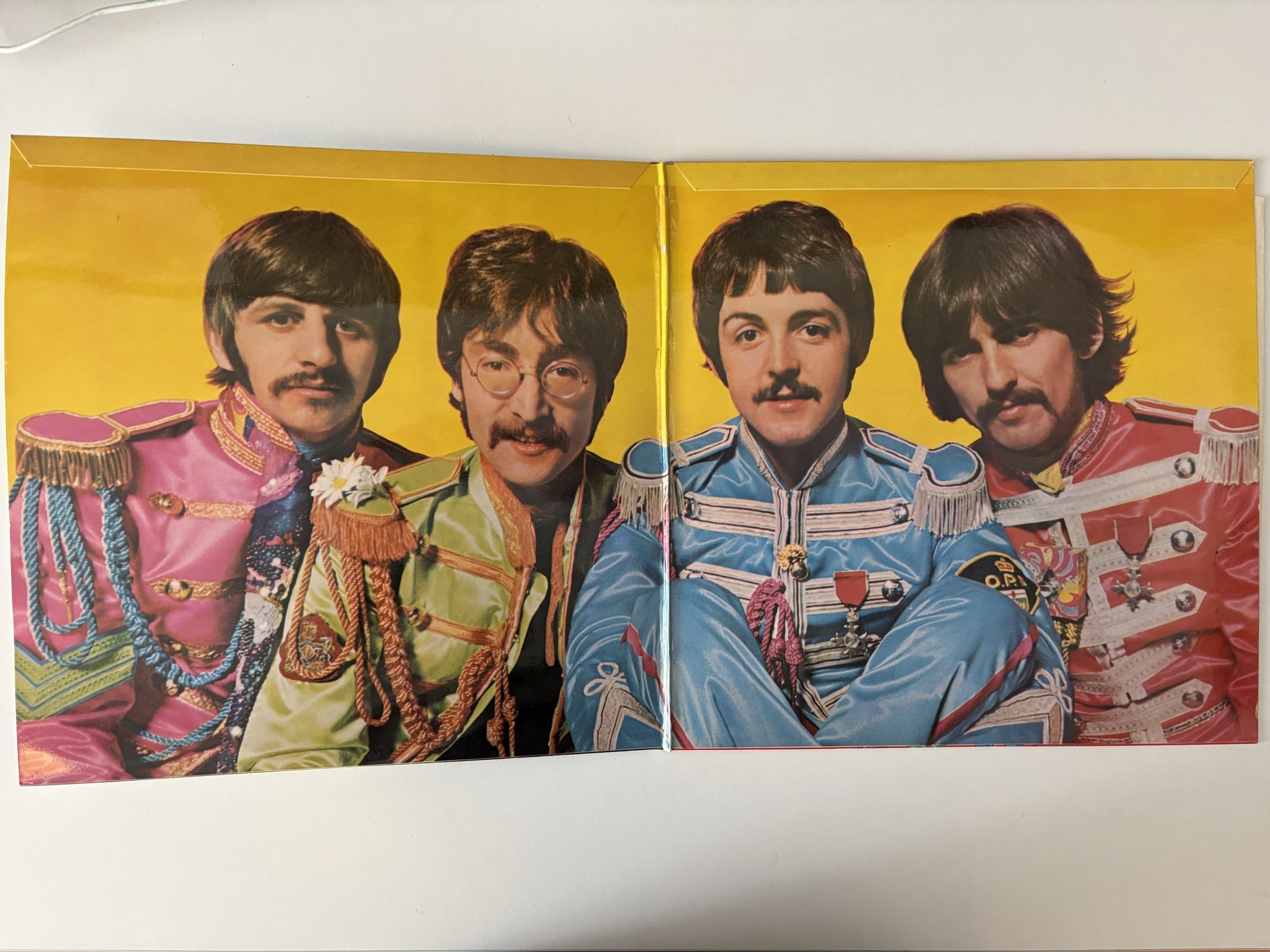 Omslagsbild för skivan THE BEATLES Sgt Peppers lonely hearts club band LP -67 UK PARLOPHONE PCS 7027