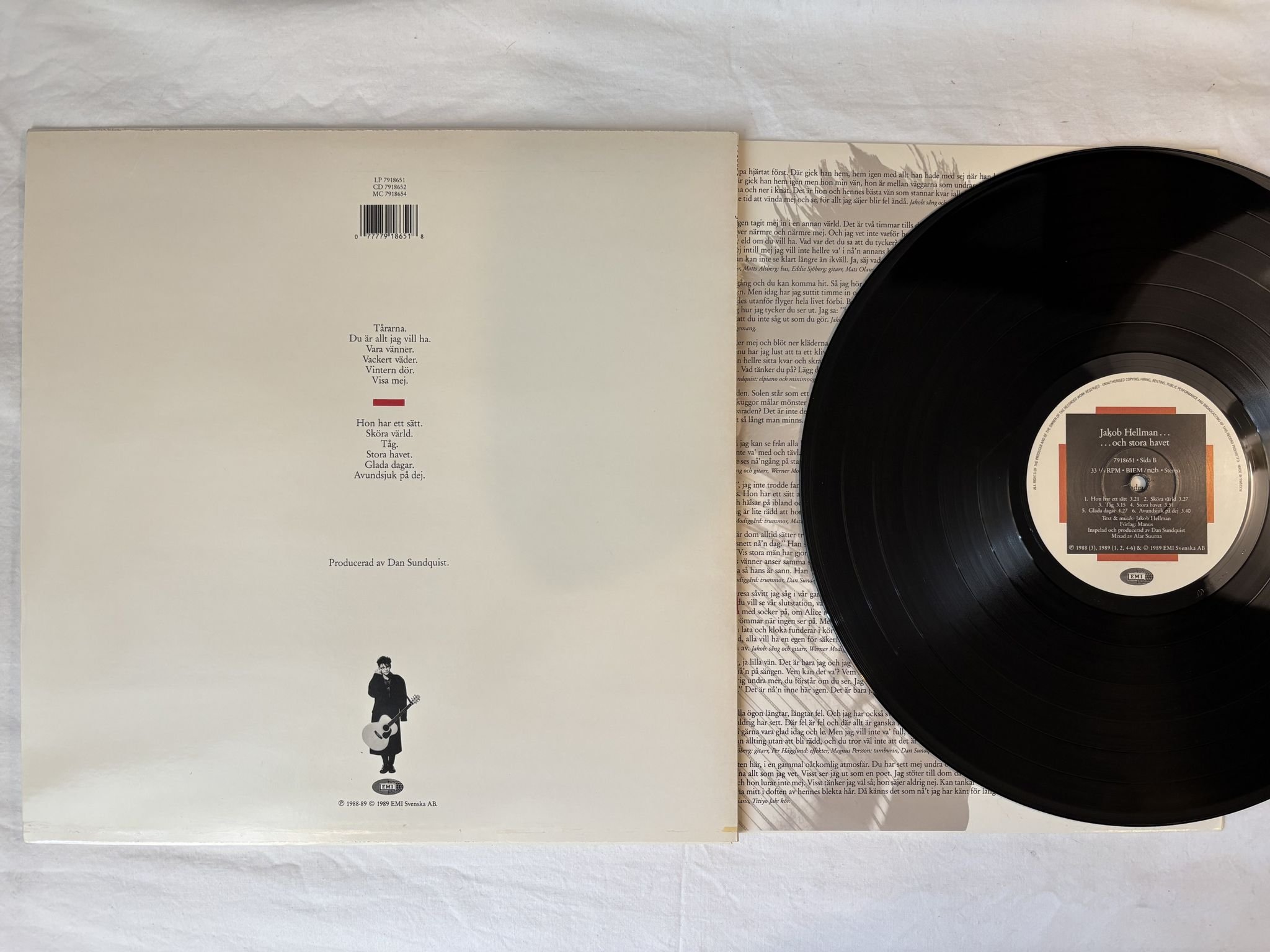 Omslagsbild för skivan JAKOB HELLMAN ...Och Stora Havet LP -89 EMI 7918651 ** VARA VÄNNER **