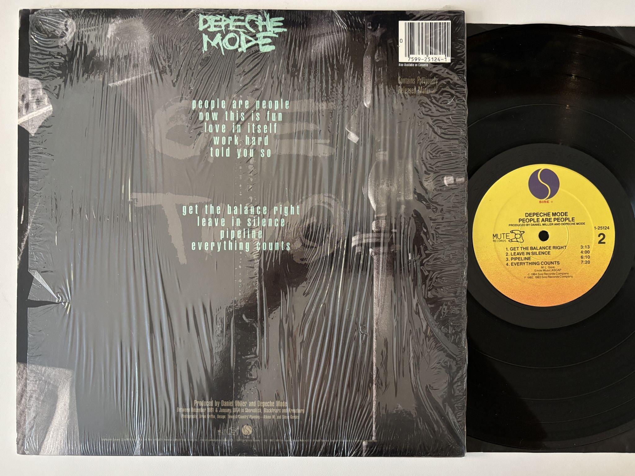 Omslagsbild för skivan DEPECHE MODE People Are People LP -84 US SIRE 1-25124 ** Hype Sticker **