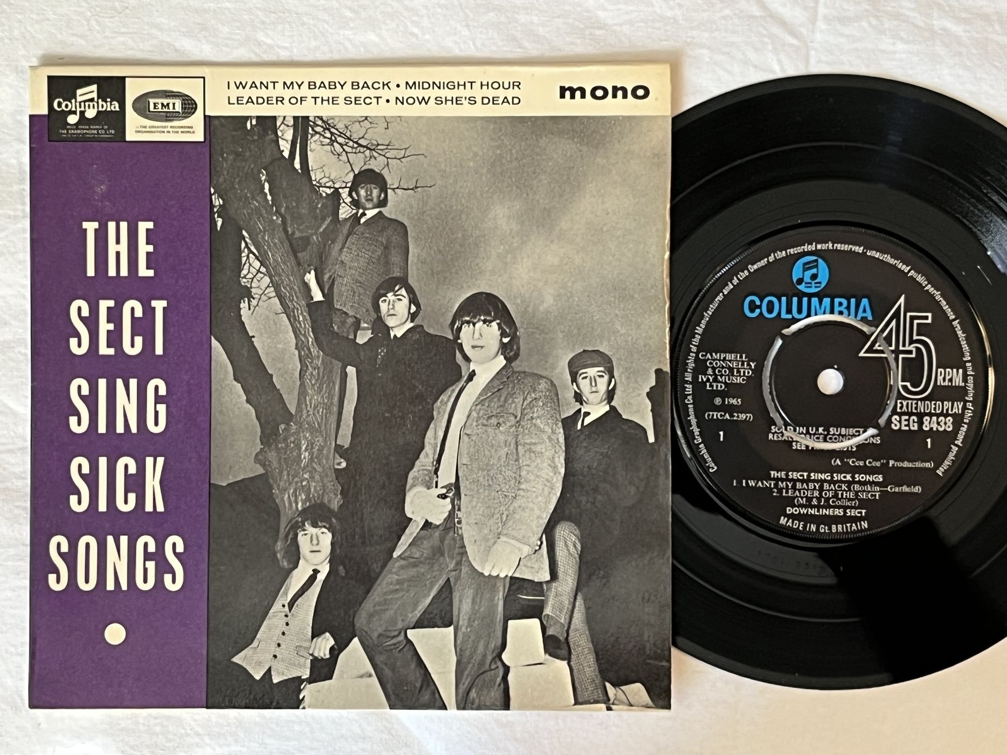 Omslagsbild för skivan DOWNLINERS SECT The Sect Sing Sick Songs 7"ep 65 UK COLUMBIA SEG 8438