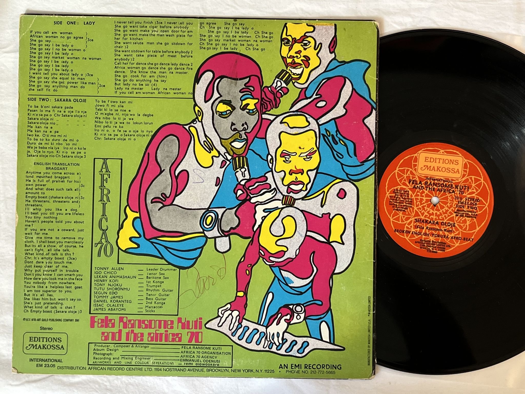 Omslagsbild för skivan FELA & THE AFRICA 70 Shakara LP -74 US EDITIONS MAKOSSA EM 2305 *** AFROBEAT ***