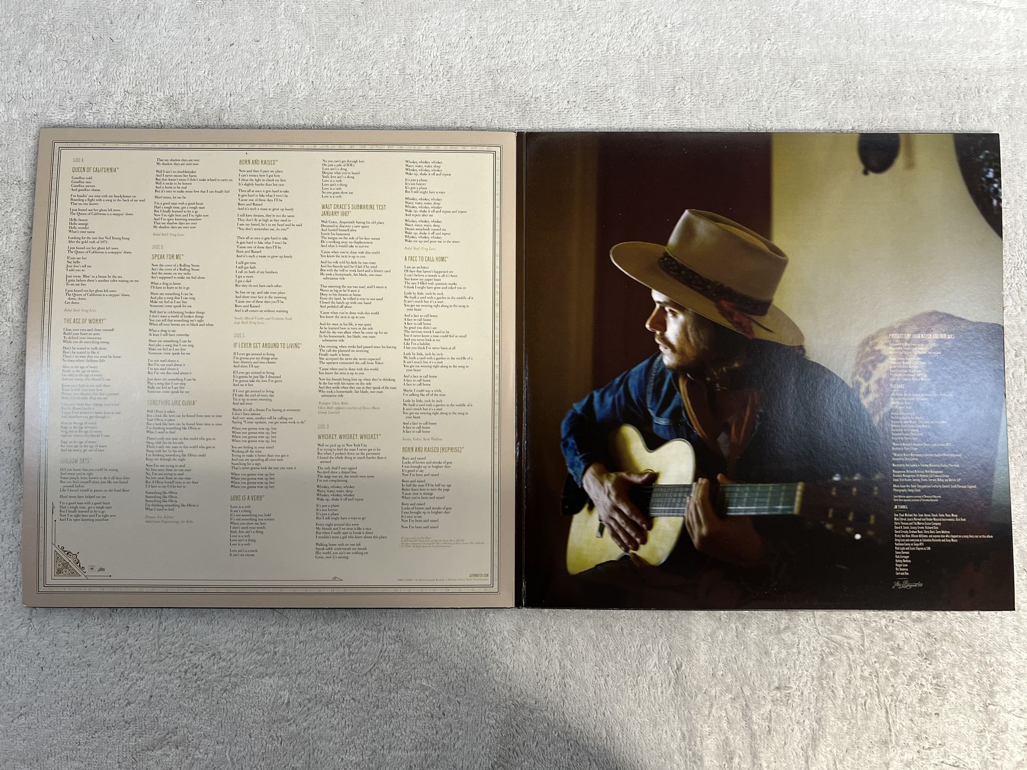 Omslagsbild för skivan JOHN MAYER Born And Raised 2xLP + CD 2012 COLUMBIA 886919760601