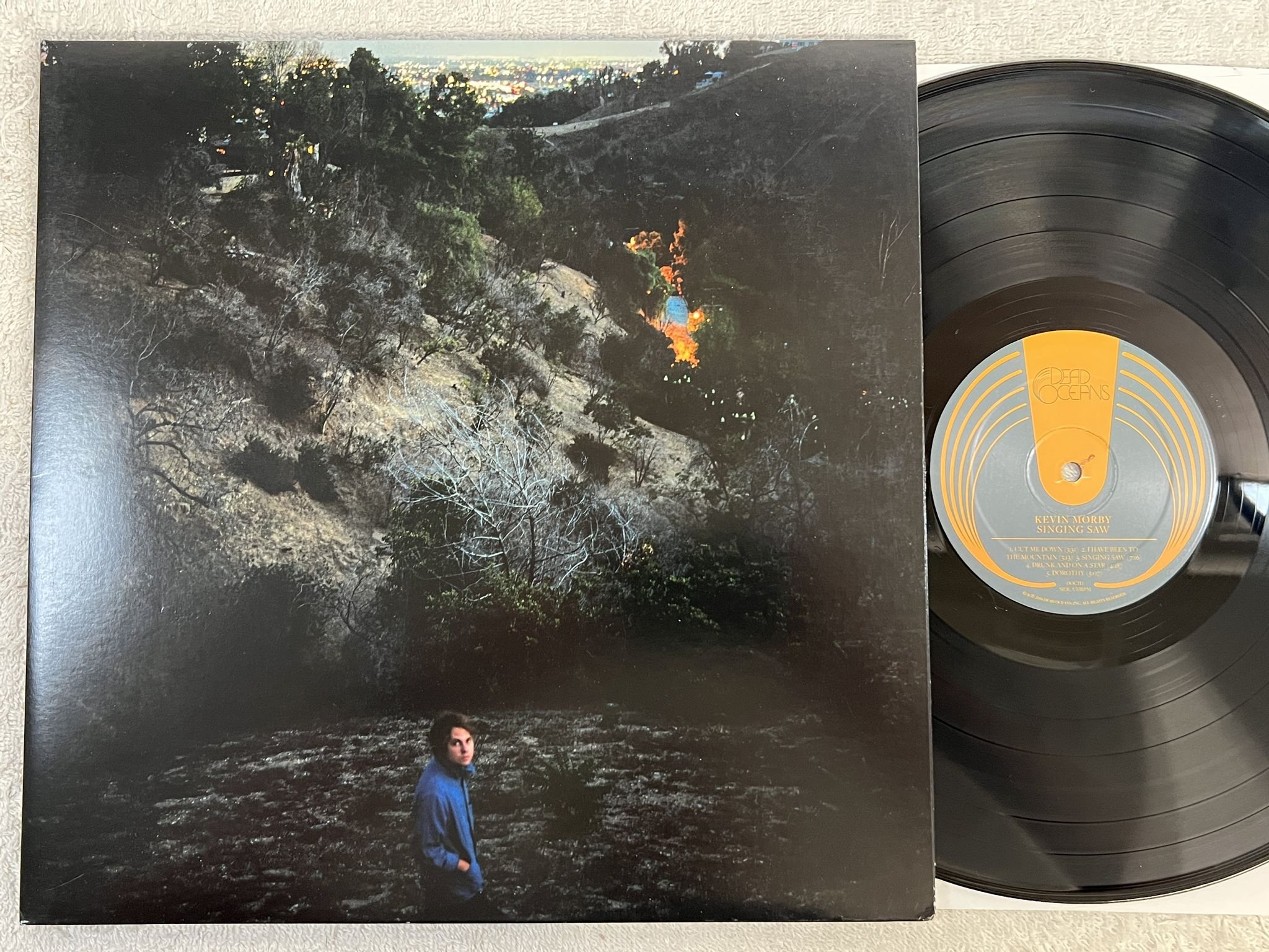 Omslagsbild för skivan KEVIN MORBY Singing Saw LP 2016 DEAD OCEANS DOC111