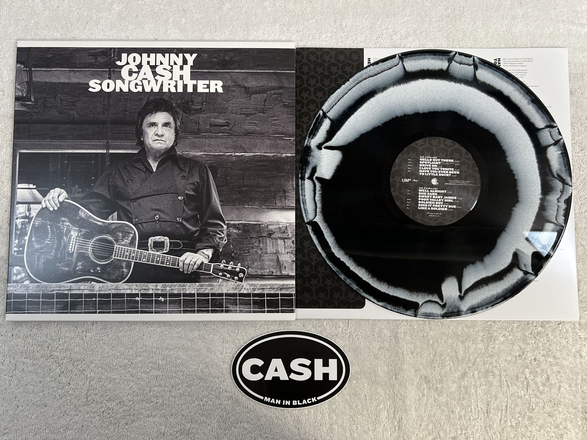 Omslagsbild för skivan JOHNNY CASH songwriter LP 2024 UME 00602458902464