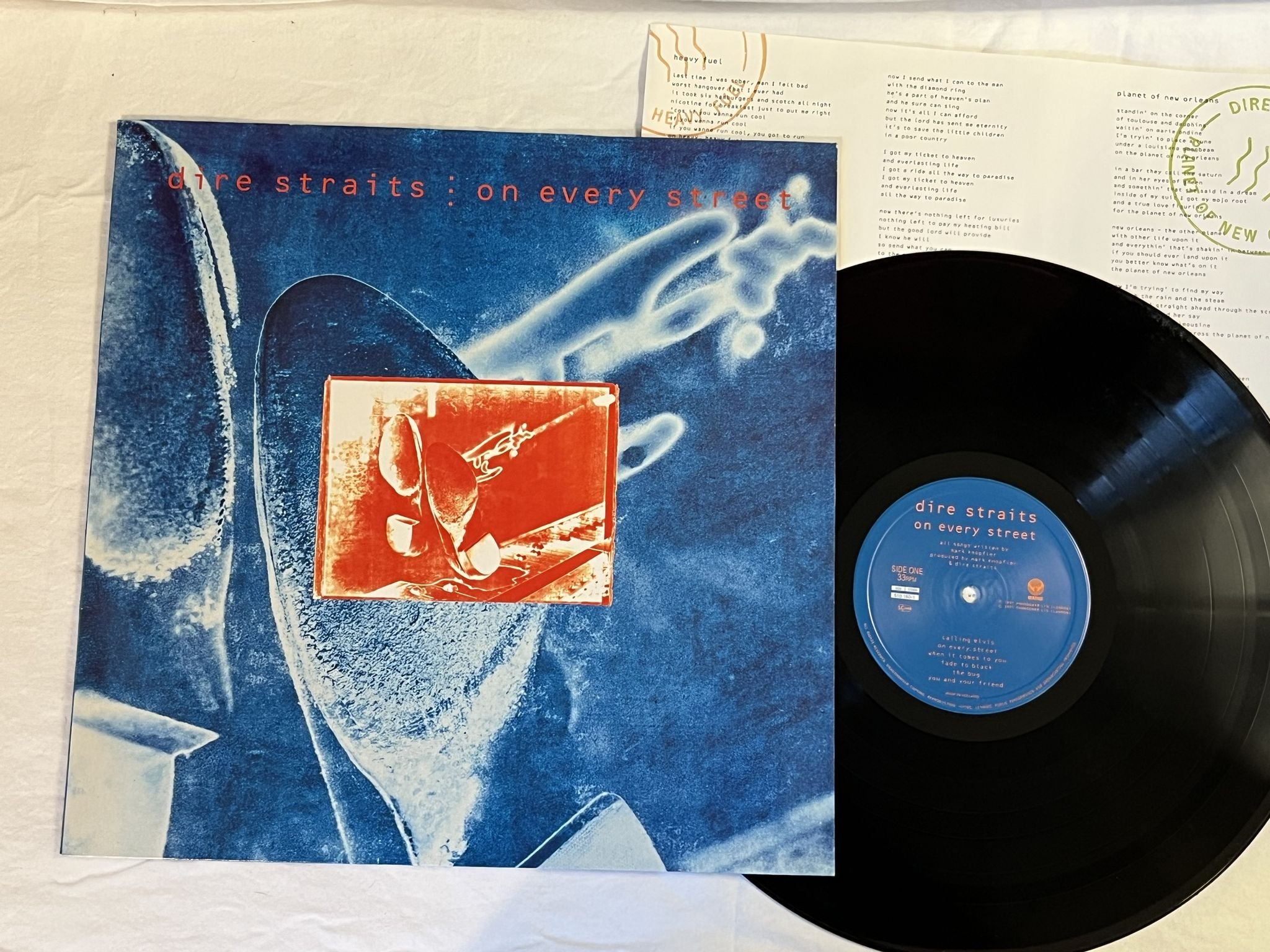 Omslagsbild för skivan DIRE STRAITS On Every Street LP -91 vertigo 510160-1