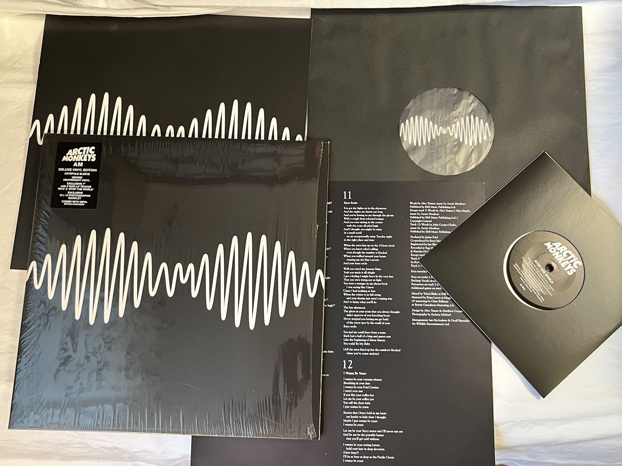 Omslagsbild för skivan ARTIC MONKEYS AM LP + 7"single 2013 DOMINO WIGLP317 ** VERY RARE **