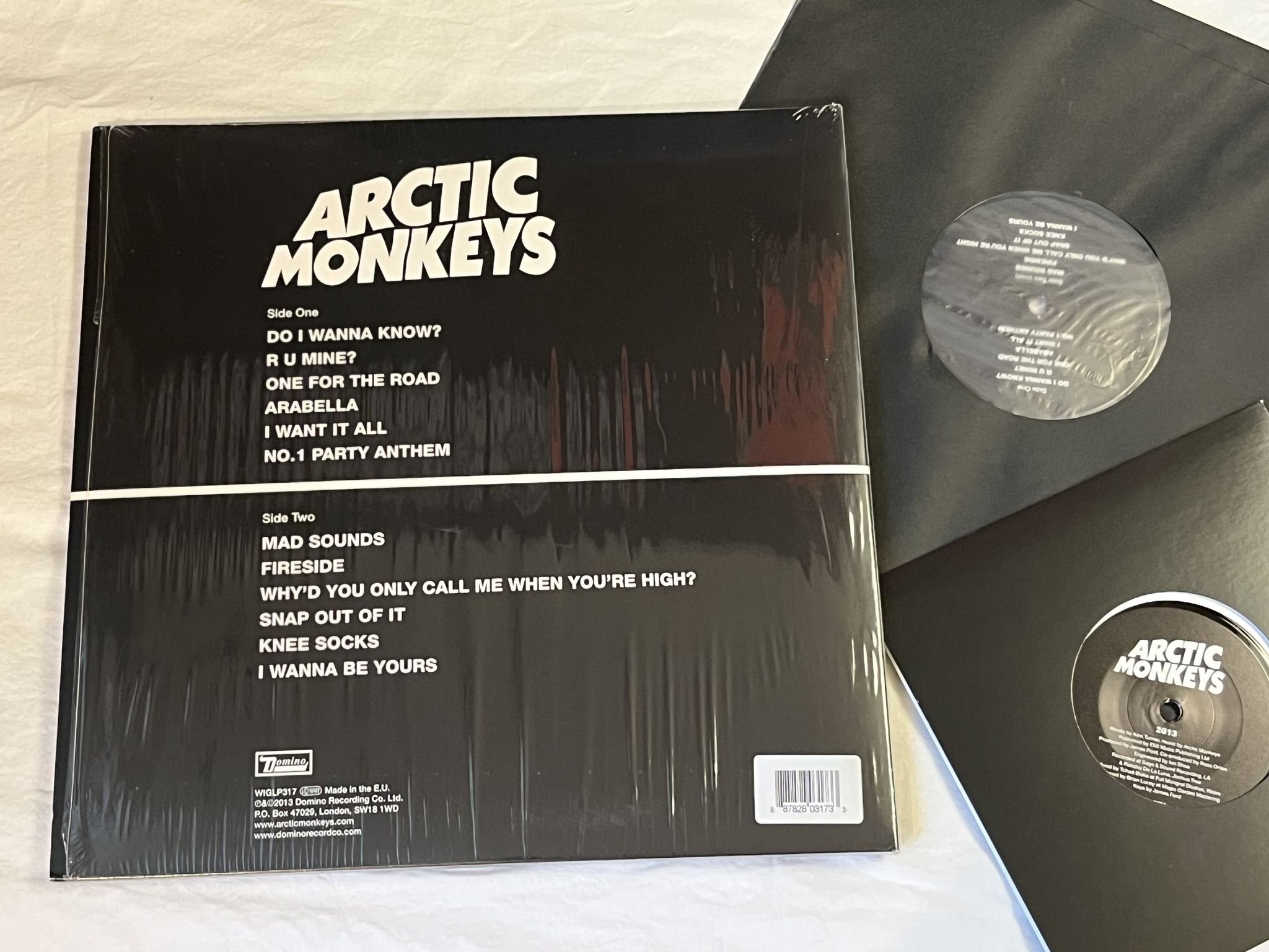 Omslagsbild för skivan ARTIC MONKEYS AM LP + 7"single 2013 DOMINO WIGLP317 ** VERY RARE **