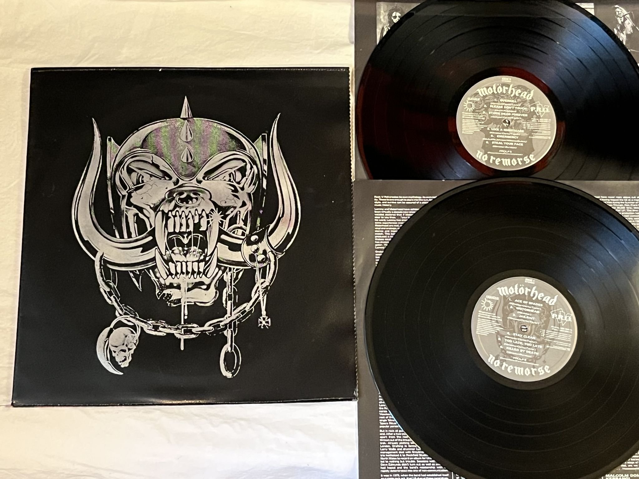 Omslagsbild för skivan MOTÖRHEAD no remorse 2xLP -84 UK BRONZE 823 301-1 *** LEATHER SLEEVE ***