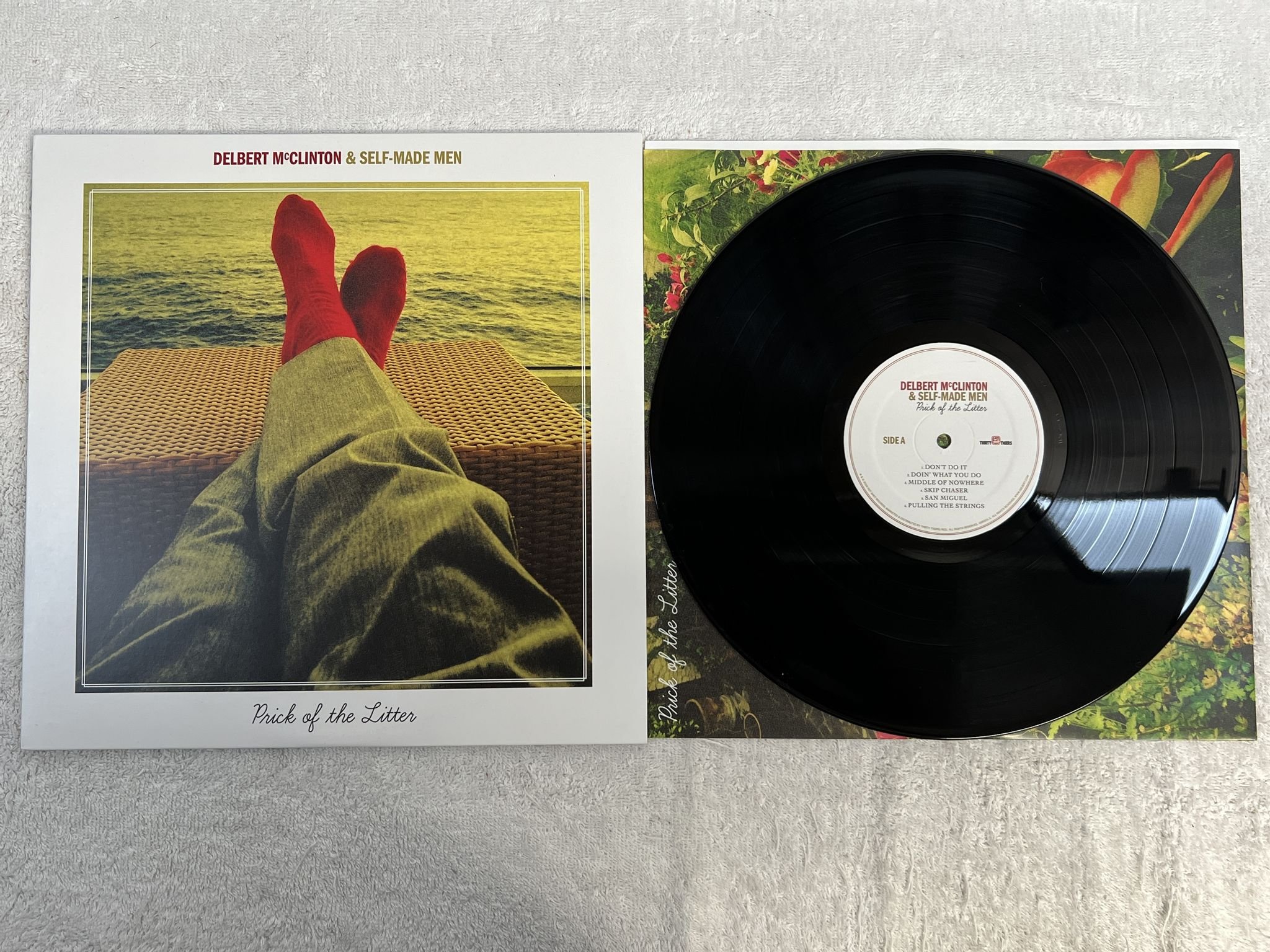 Omslagsbild för skivan Delbert McClinton & Self-Made Men – Prick Of The Litter LP 2017 HOT SHOT HSR0011