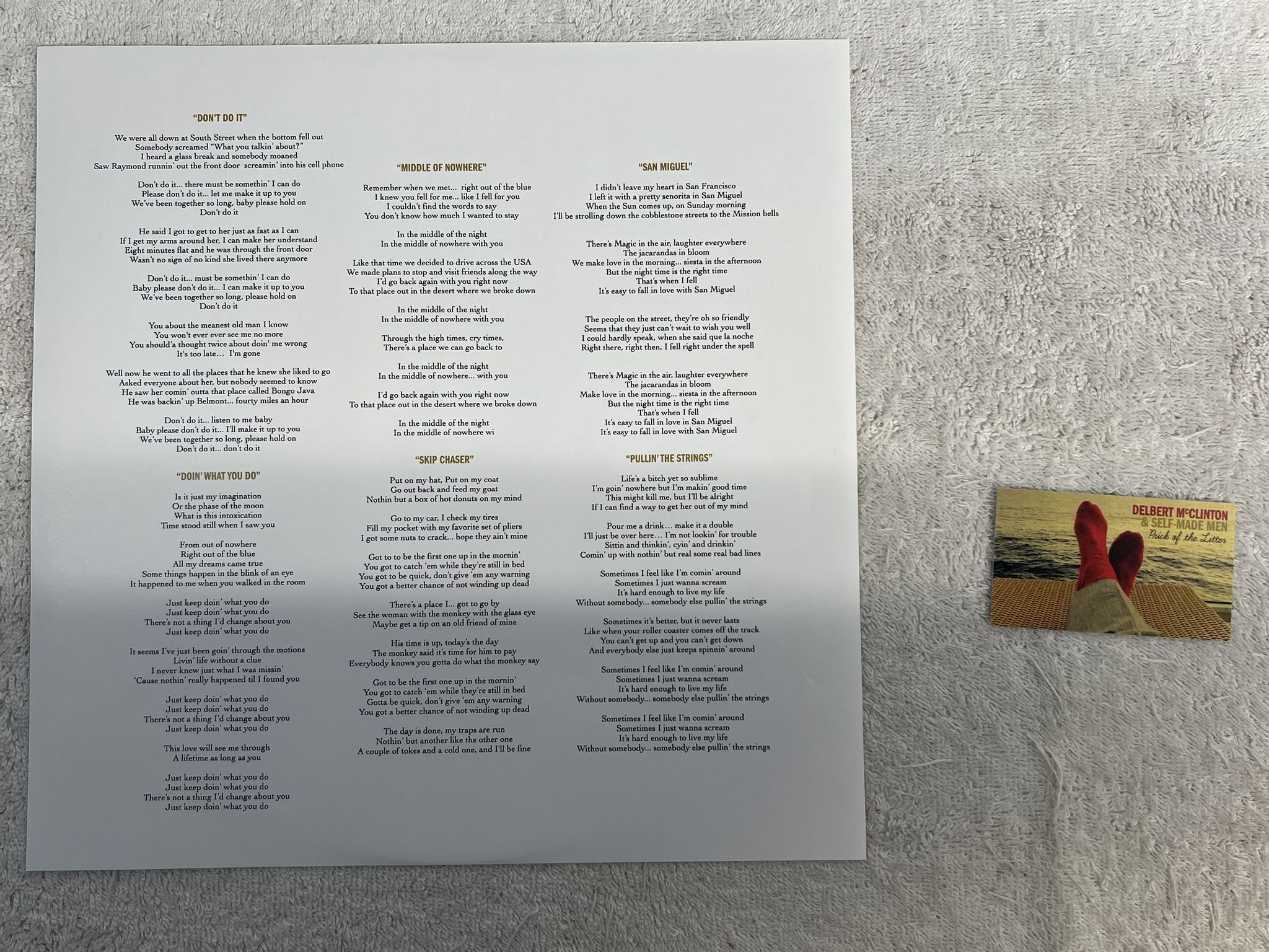 Omslagsbild för skivan Delbert McClinton & Self-Made Men – Prick Of The Litter LP 2017 HOT SHOT HSR0011