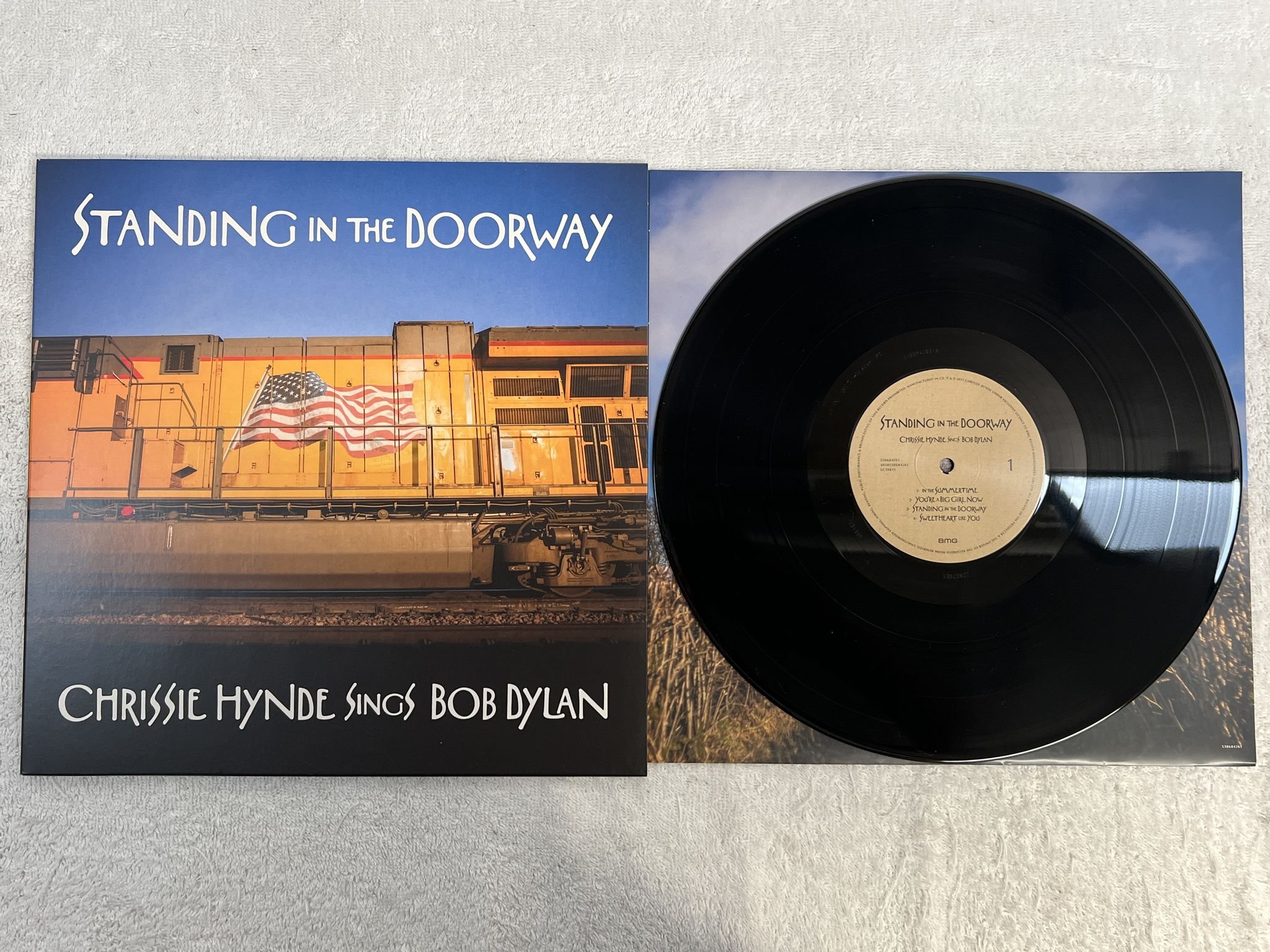 Omslagsbild för skivan CHRISSIE HYNDE Standing In The Doorway LP 2021 BMG 538684261