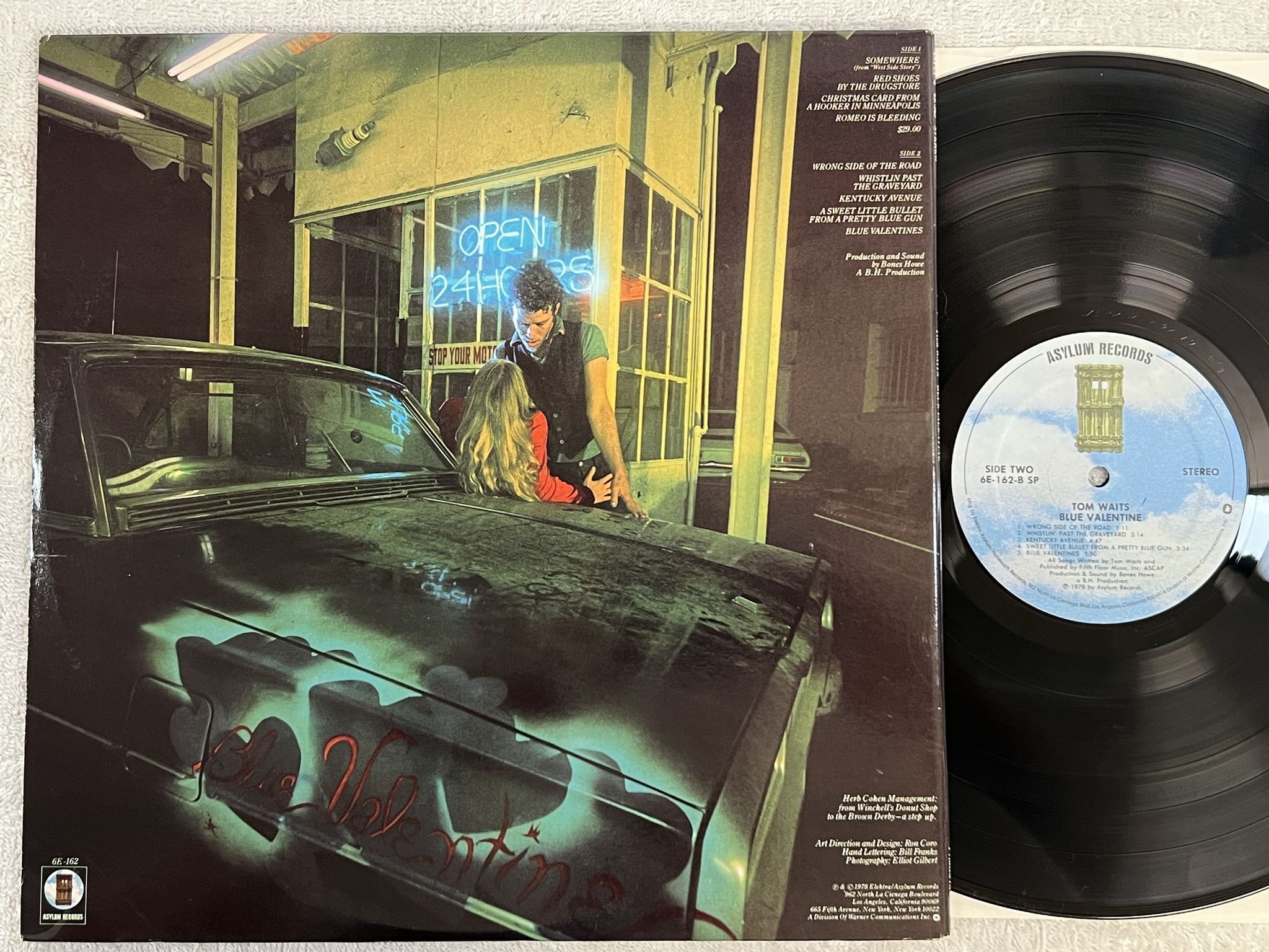 Omslagsbild för skivan TOM WAITS blue valentine LP -78 US ASYLUM 6E 162 SP