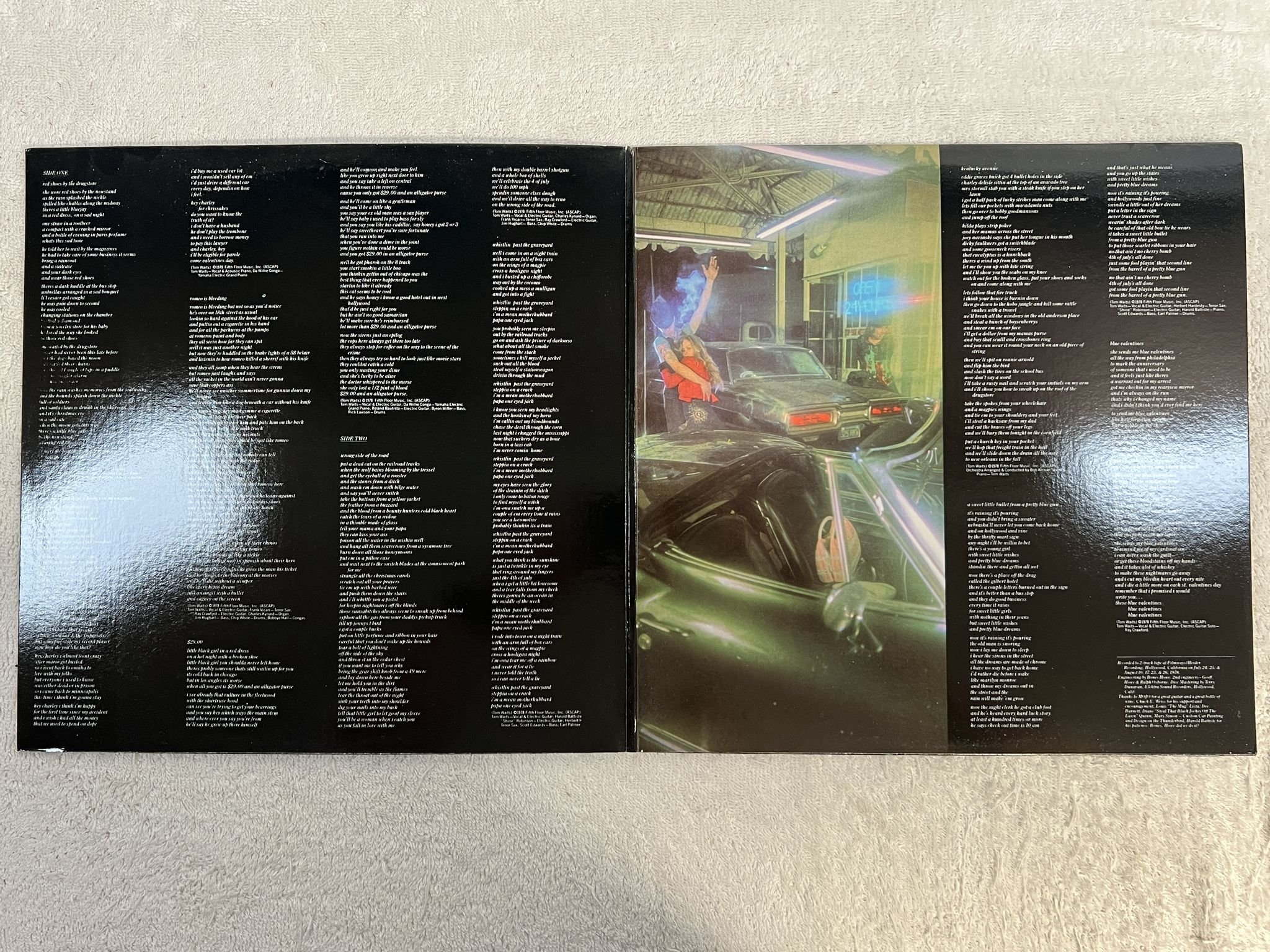 Omslagsbild för skivan TOM WAITS blue valentine LP -78 US ASYLUM 6E 162 SP