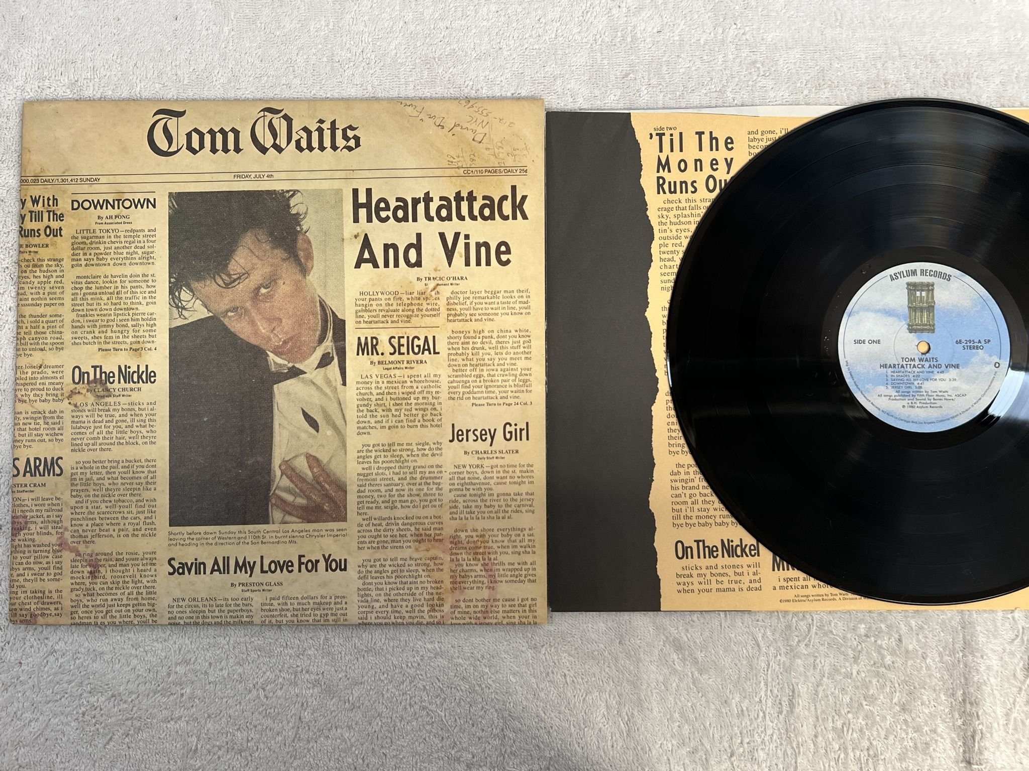 Omslagsbild för skivan TOM WAITS heartattack and vine LP -80 US ASYLUM 6E 295 SP