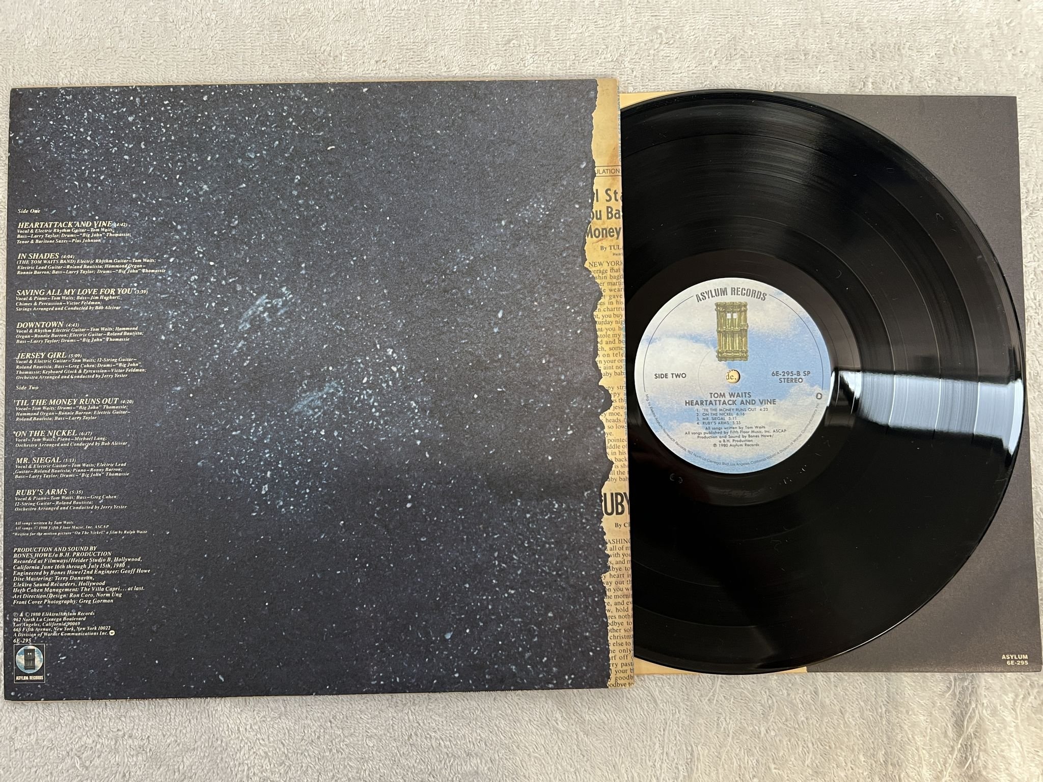 Omslagsbild för skivan TOM WAITS heartattack and vine LP -80 US ASYLUM 6E 295 SP