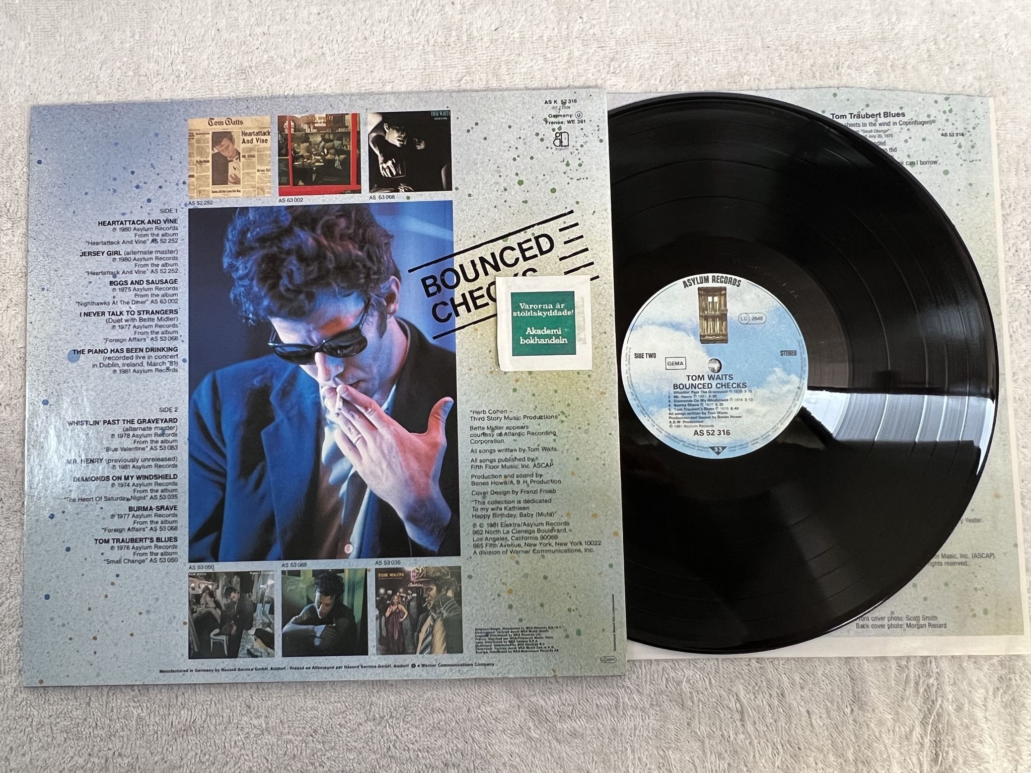 Omslagsbild för skivan TOM WAITS bounced checks LP -81 Ger ASYLUM AS 52316