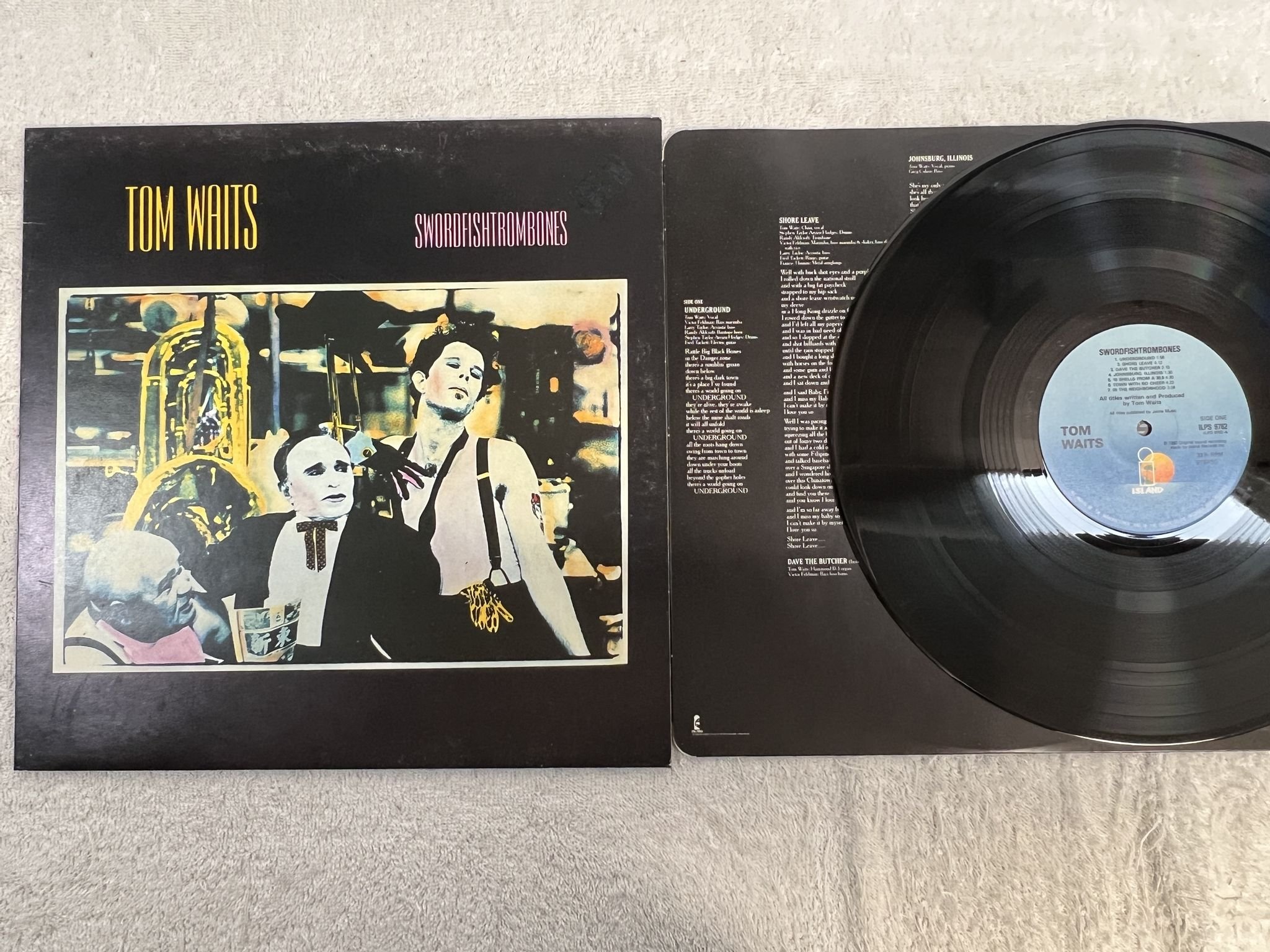 Omslagsbild för skivan TOM WAITS swordfishtrombones LP -83 UK ISLAND ILPS 9762