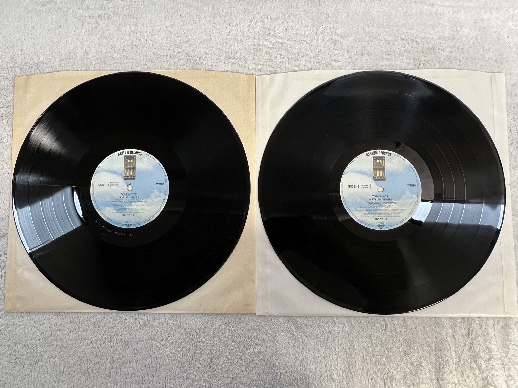 Omslagsbild för skivan TOM WAITS asylum years 2xLP -84 Ger ASYLUM 9603211