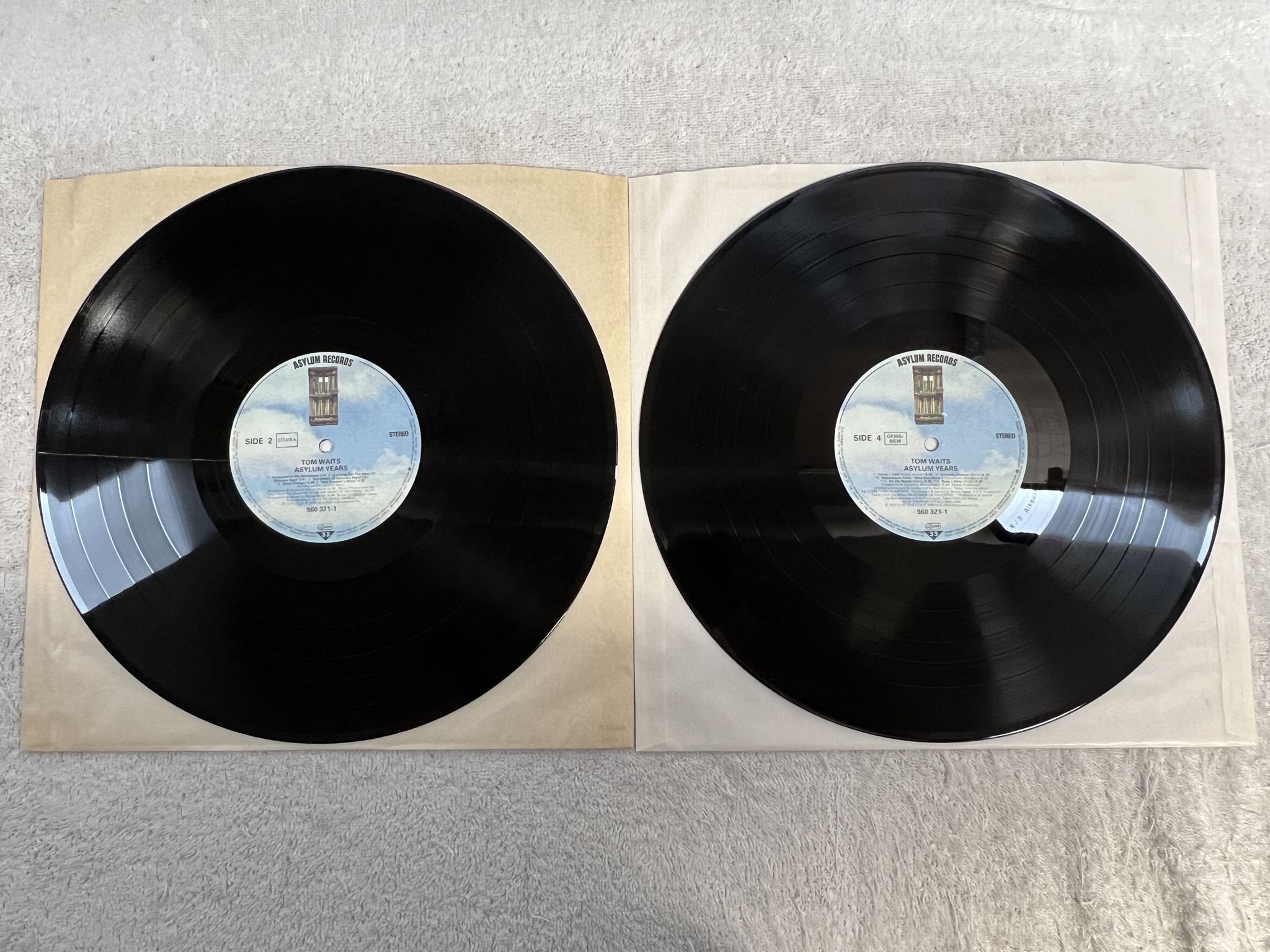 Omslagsbild för skivan TOM WAITS asylum years 2xLP -84 Ger ASYLUM 9603211