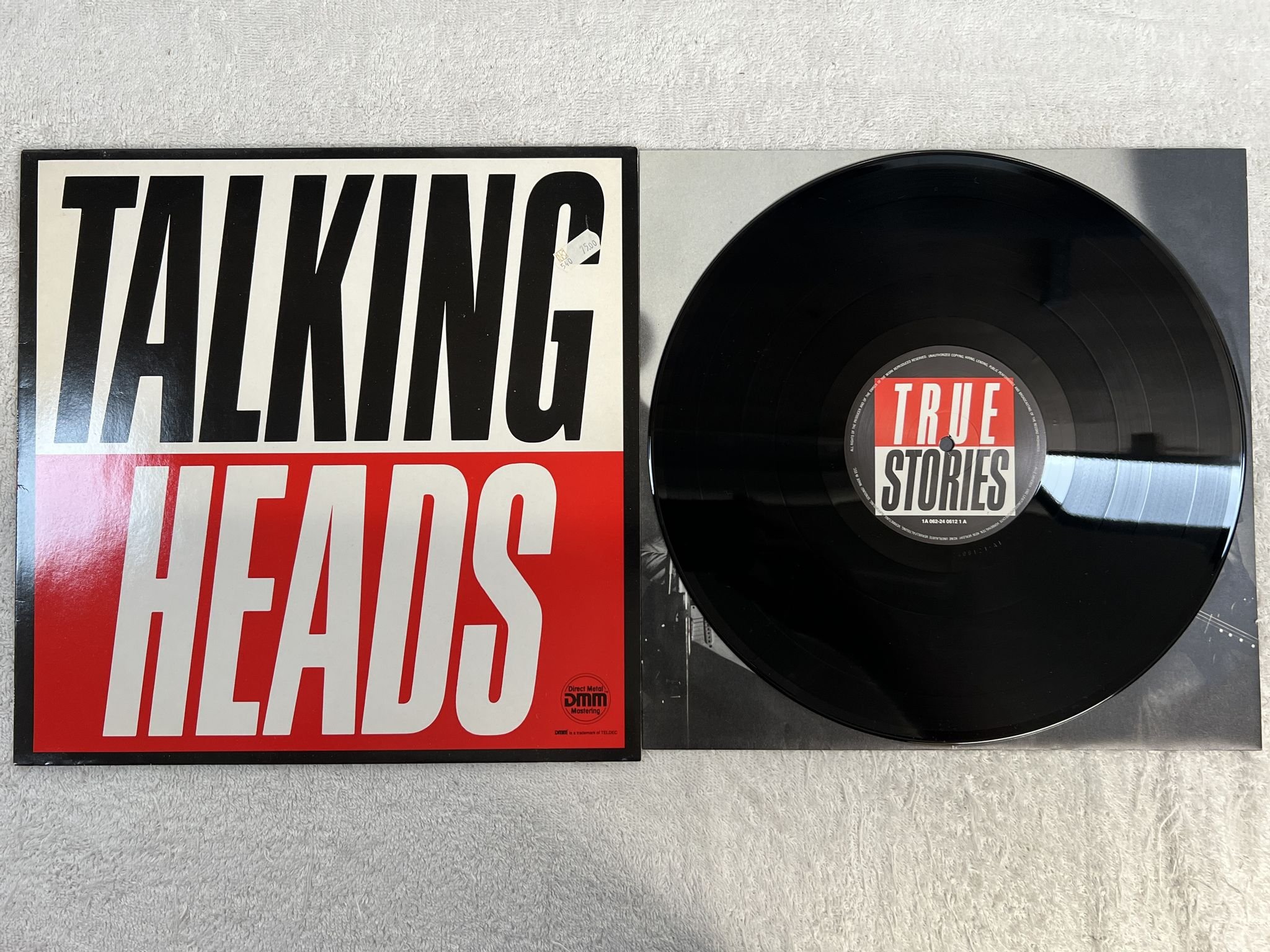Omslagsbild för skivan TALKING HEADS true stories LP -86 Hol EMI 1A 062-2406121