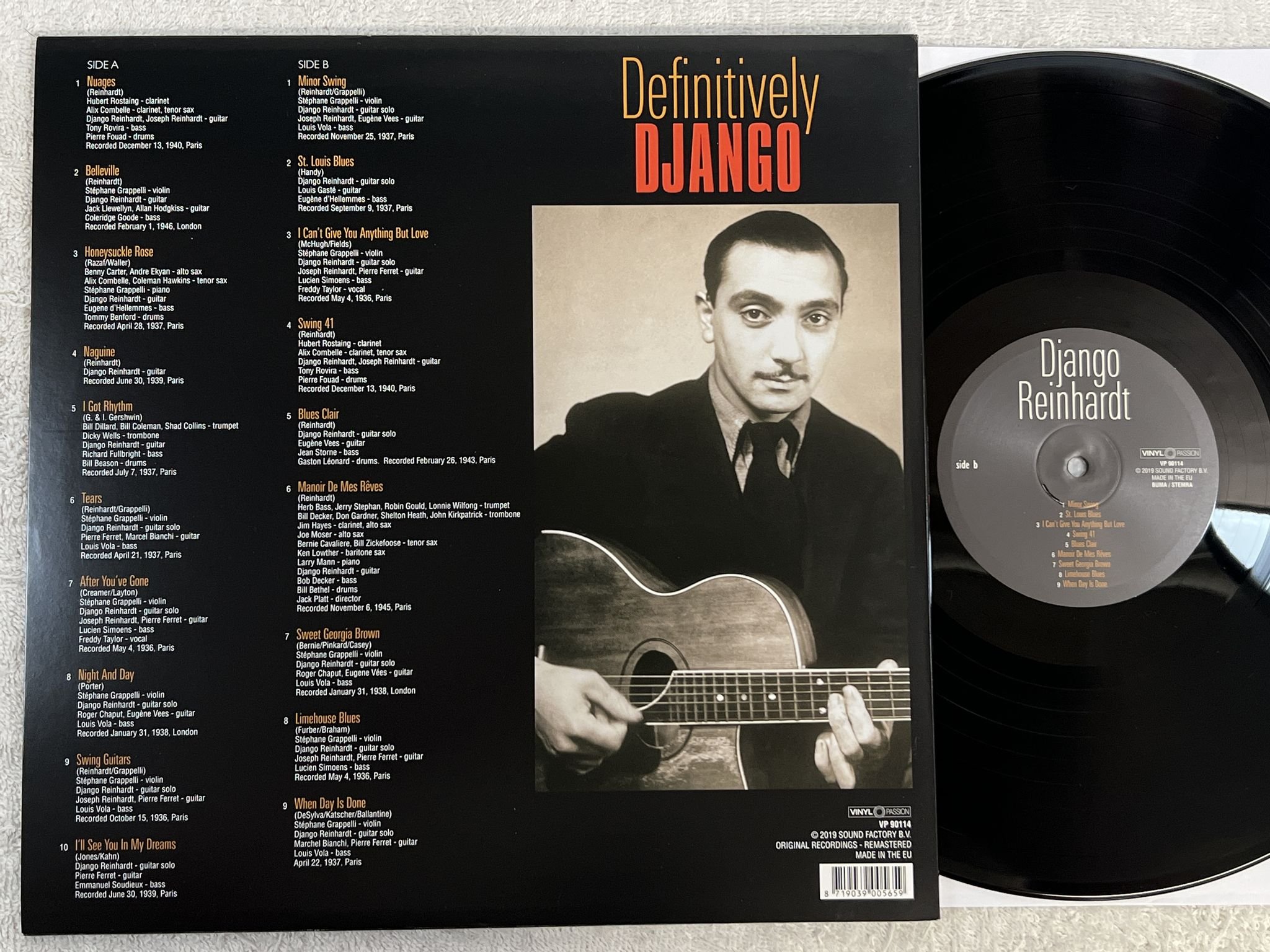 Omslagsbild för skivan DJANGO REINHARDT Definitively Django LP 2019 VINYL PASSION VP 90114