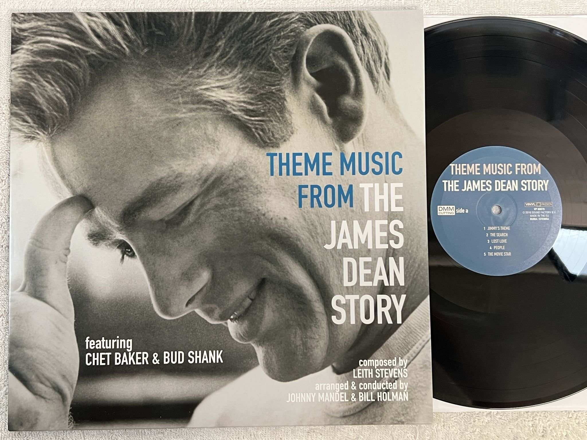 Omslagsbild för skivan CHET BAKER Theme Music "The James Dean Story" LP 2016 VINYL PASSION VP 80079