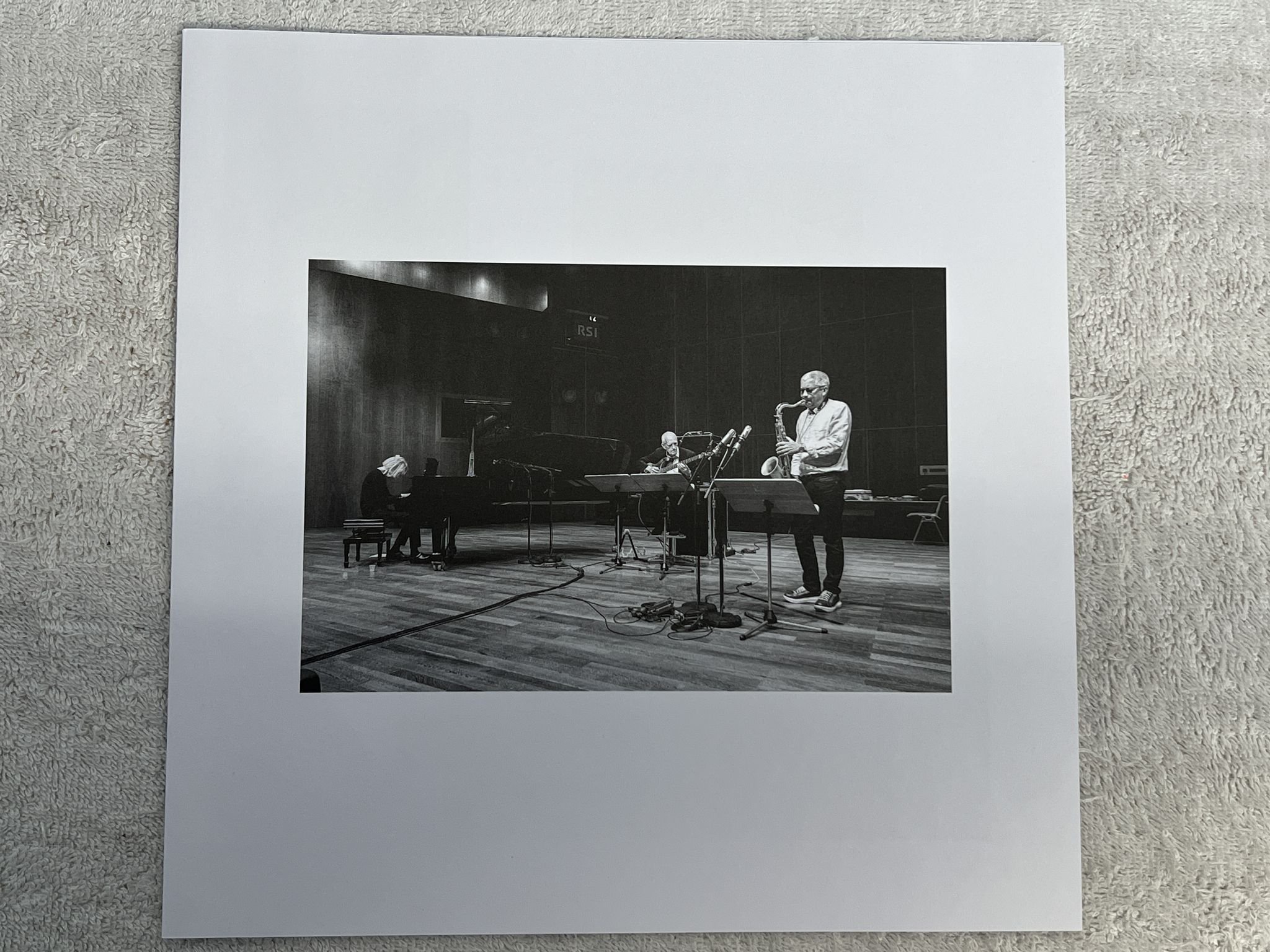 Omslagsbild för skivan Carla Bley / Andy Sheppard / Steve Swallow – Life Goes On LP 2020 ECM 2669