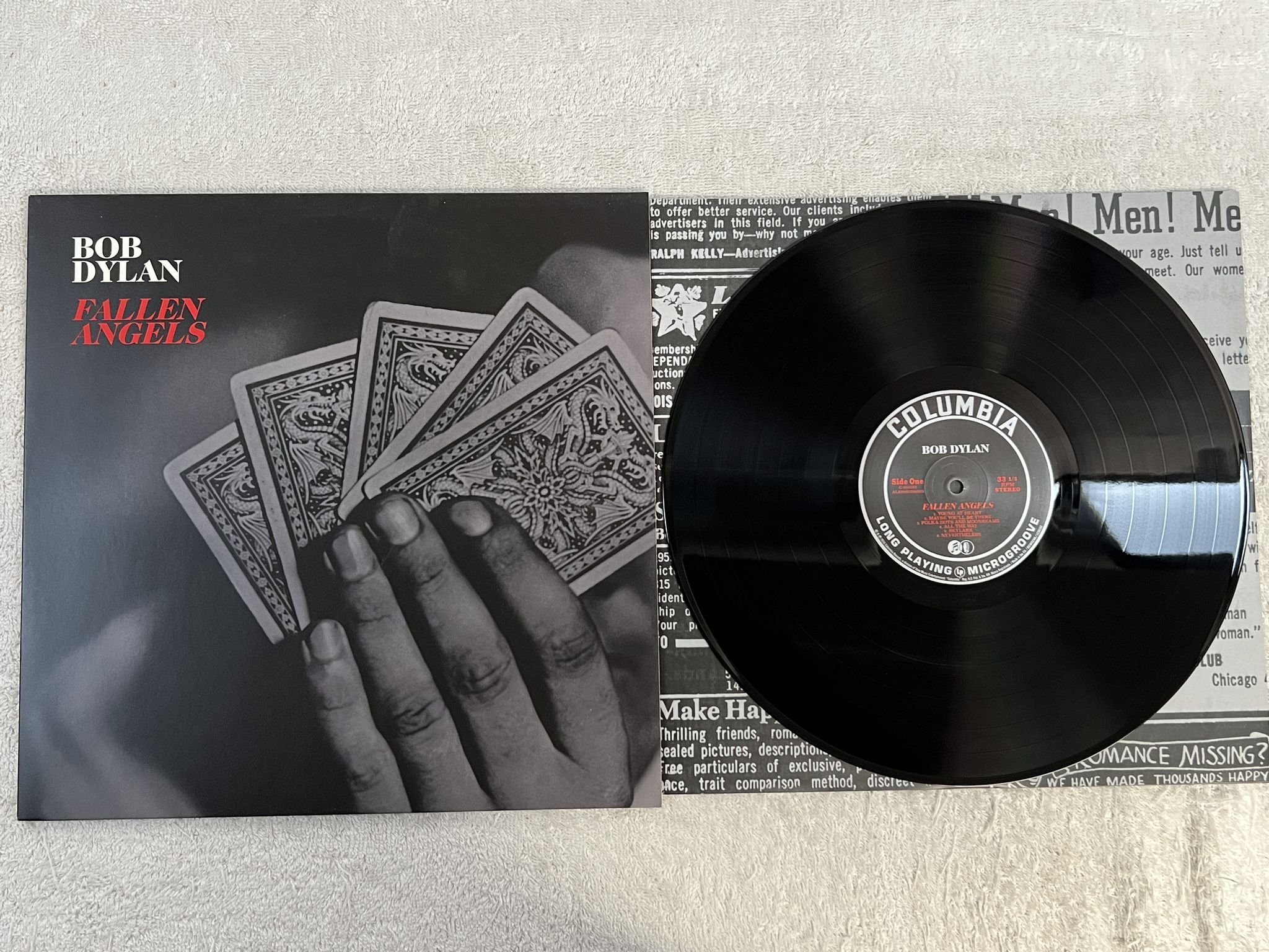 Omslagsbild för skivan BOB DYLAN fallen angels LP 2016 COLUMBIA 88985316001