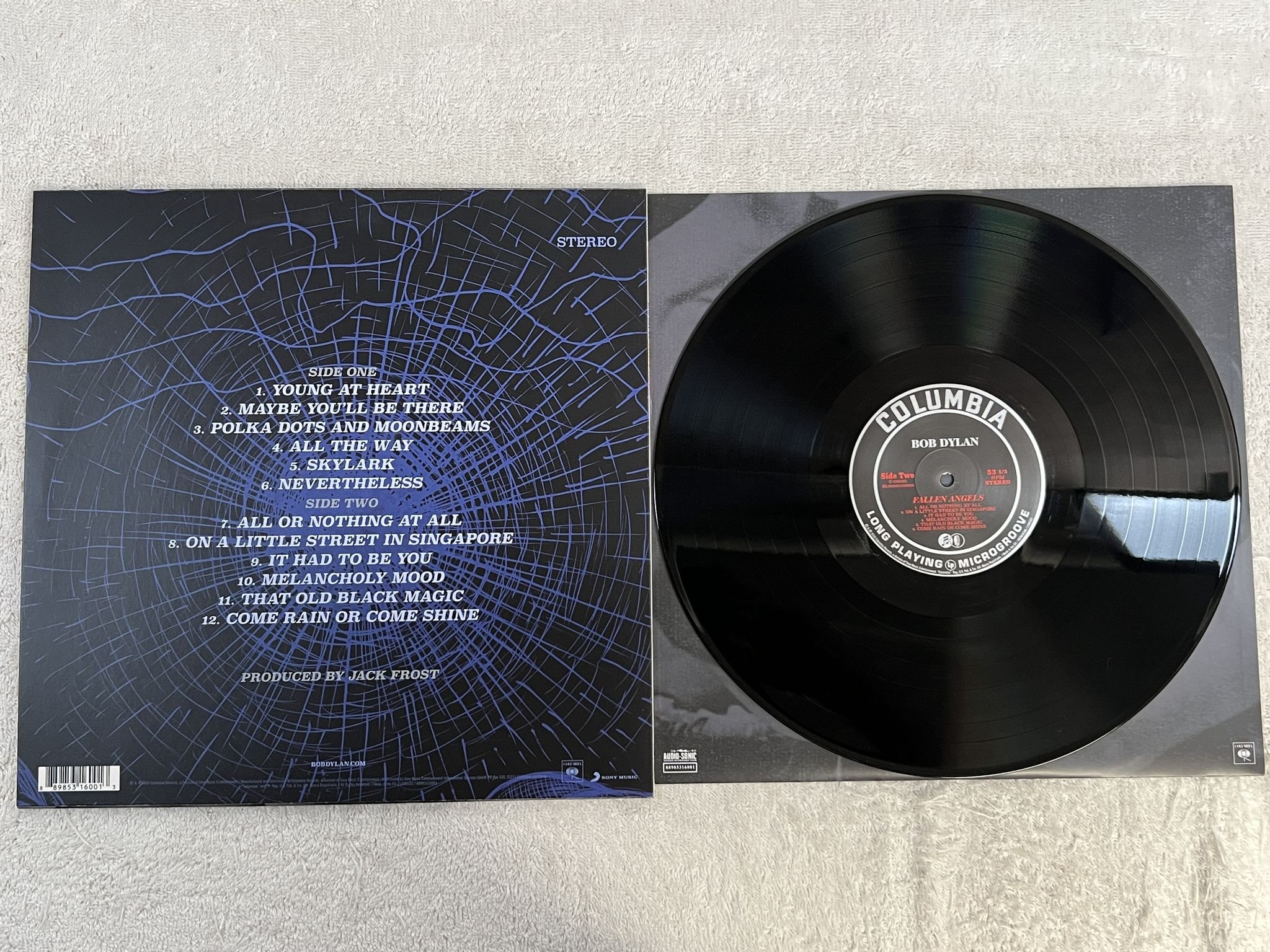 Omslagsbild för skivan BOB DYLAN fallen angels LP 2016 COLUMBIA 88985316001