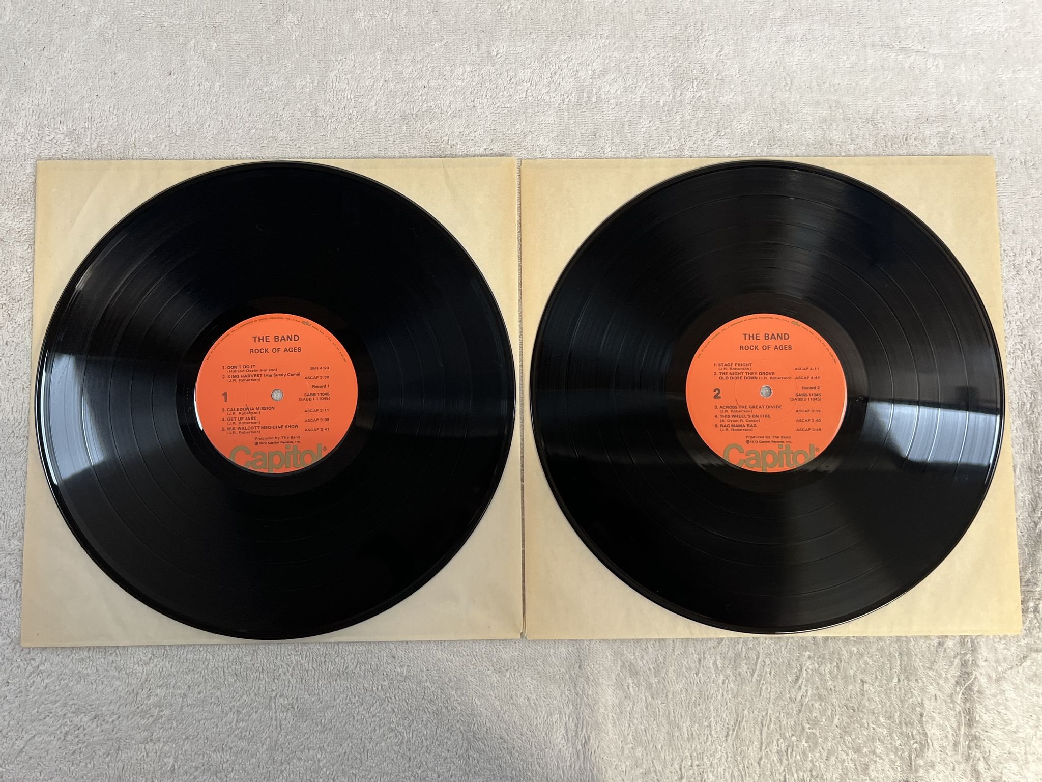 Omslagsbild för skivan THE BAND Rock Of Ages 2xLP -72 US CAPITOL SABB-11045